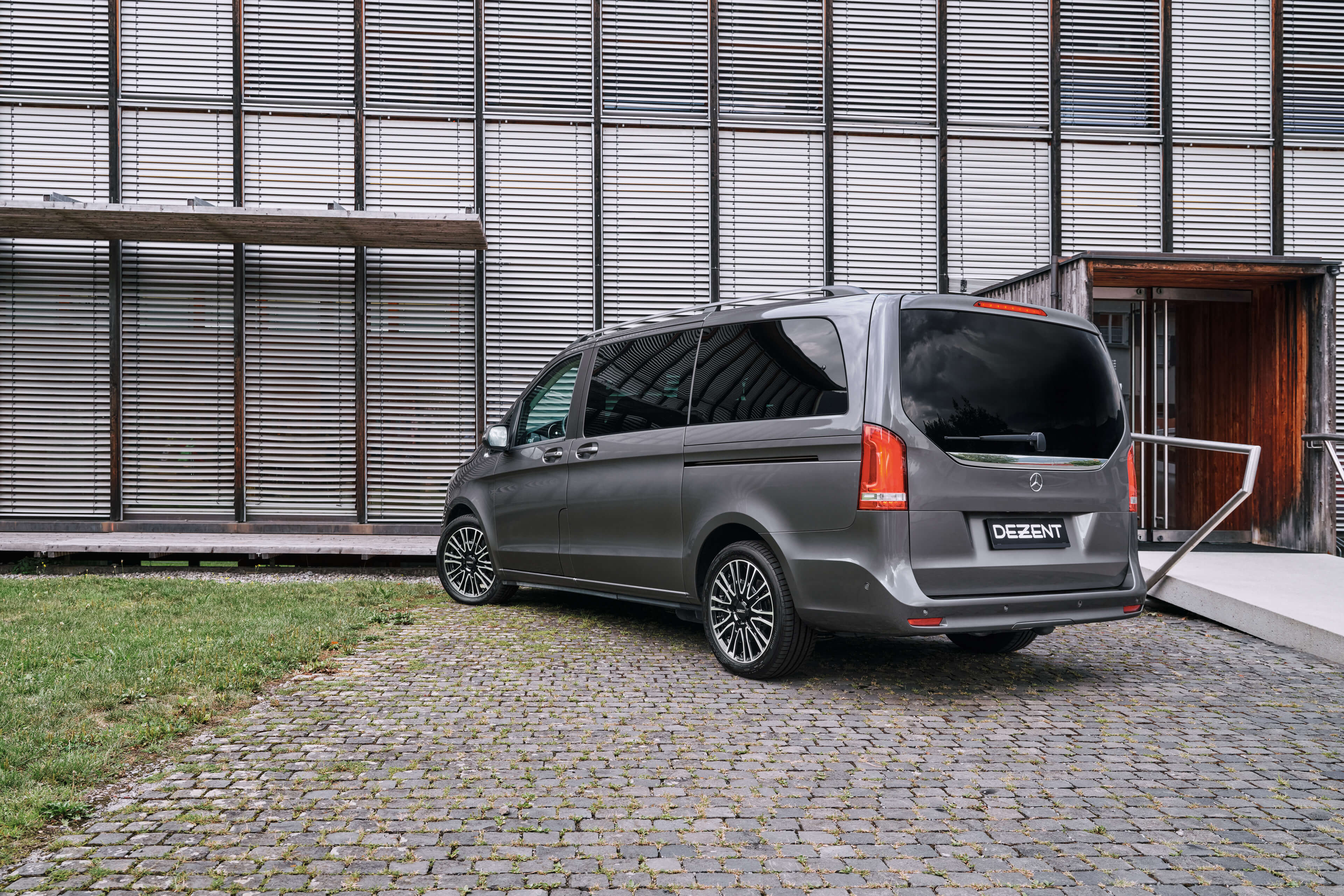 DEZENT KE dark Mercedes V Heck