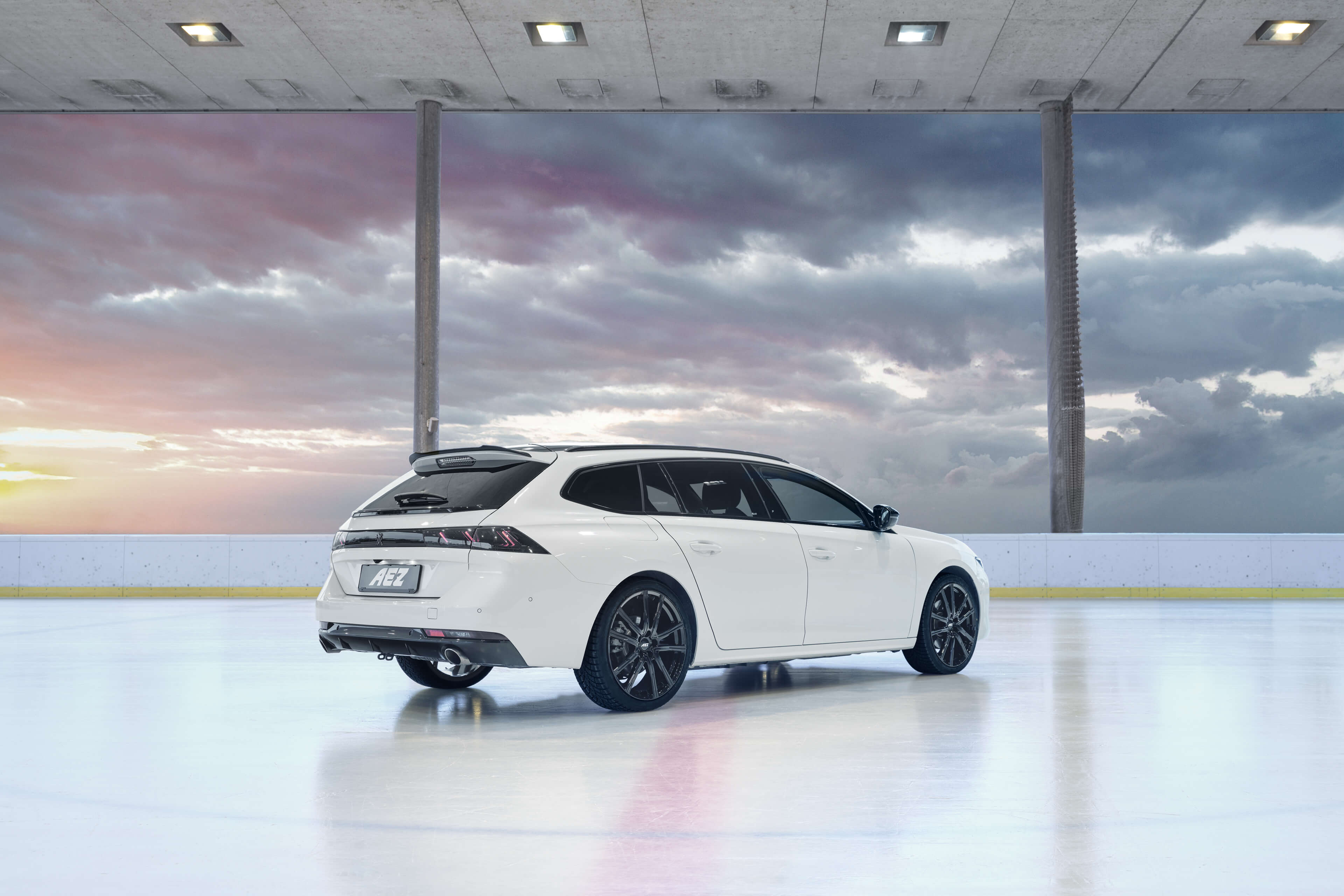 AEZ Montreal black Peugeot 508 SW Heck