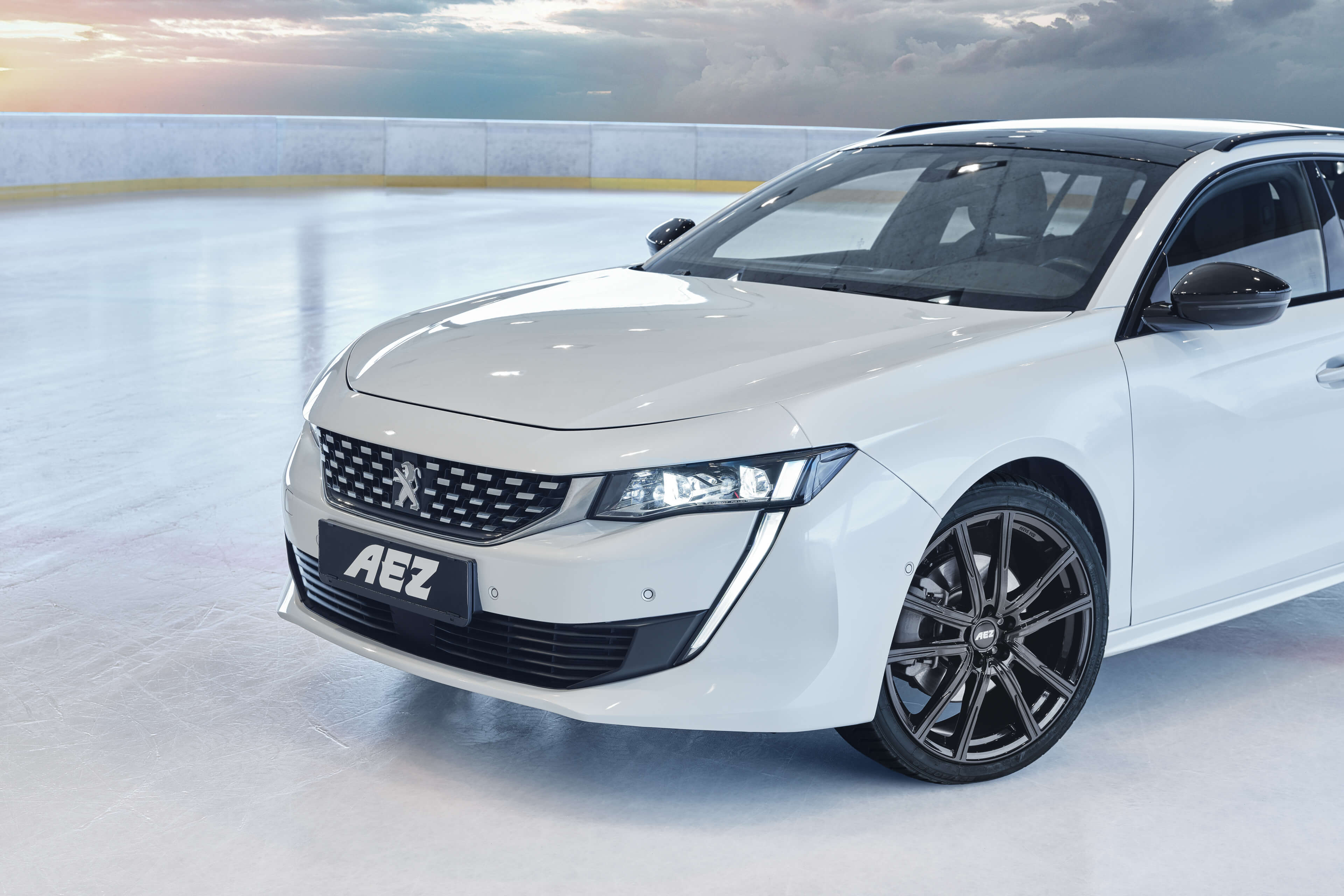 AEZ Montreal black Peugeot 508 SW Frontal