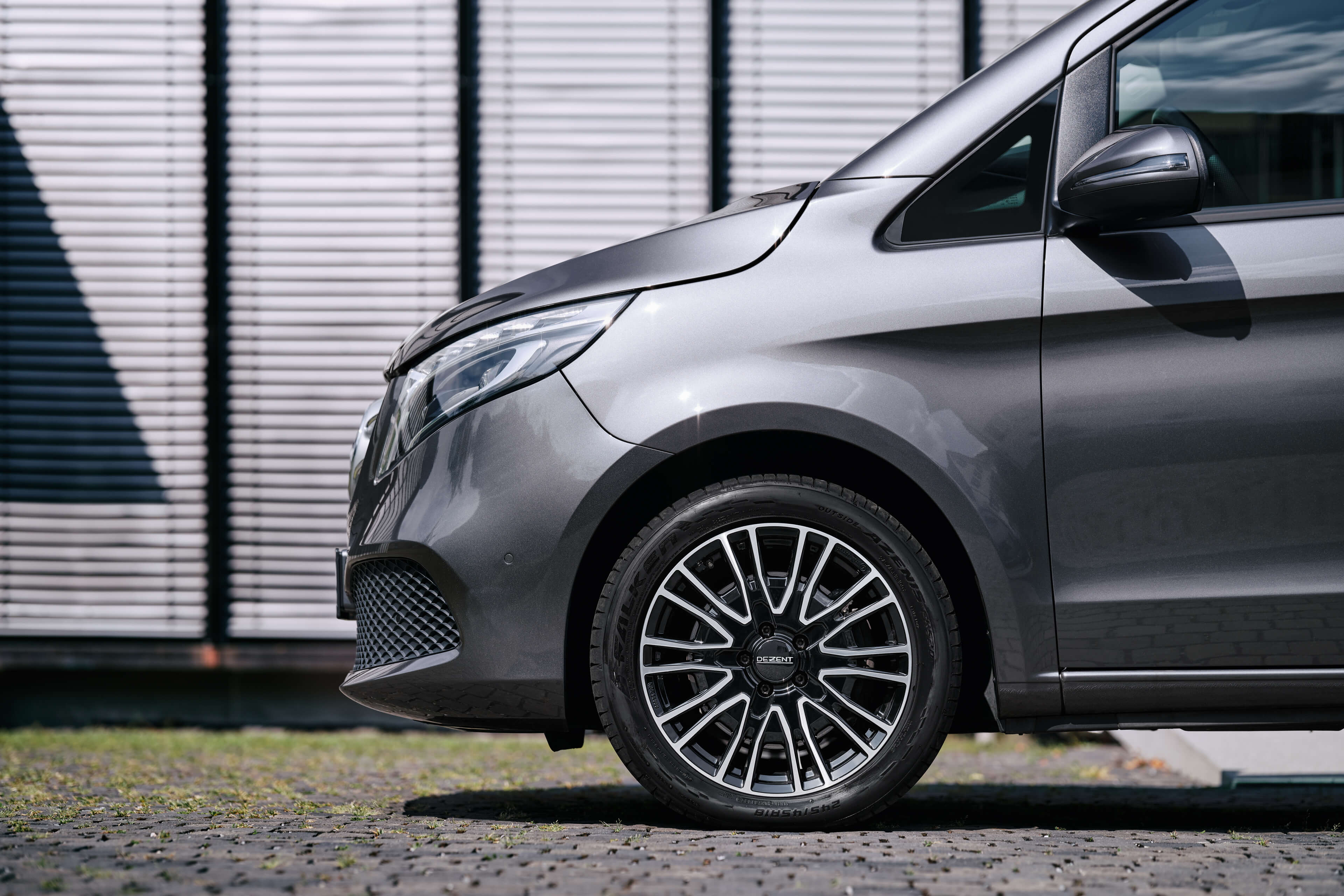 DEZENT KE dark Mercedes V Seite