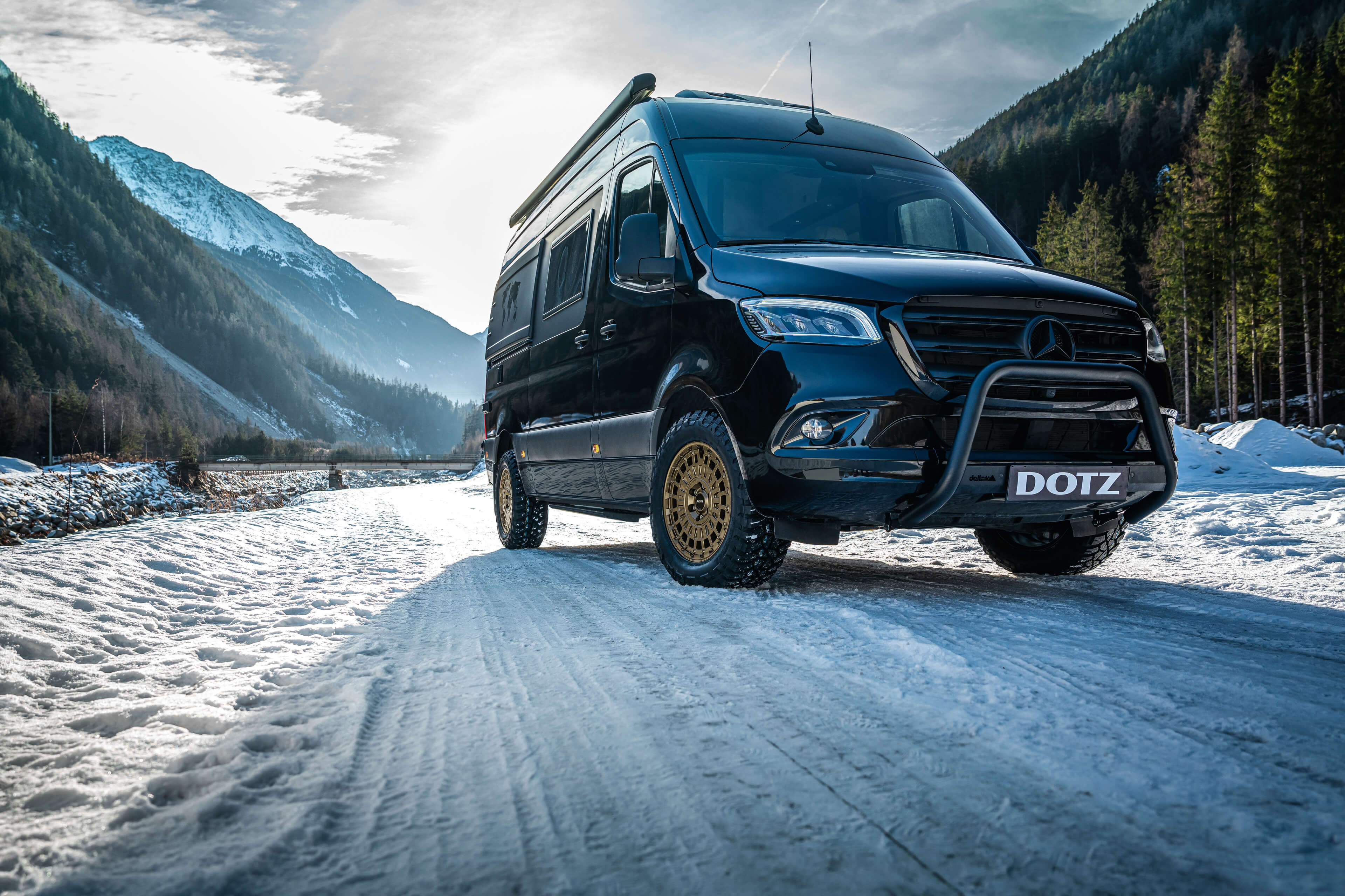DOTZ 4x4 Talara bronze Mercedes Sprinter front