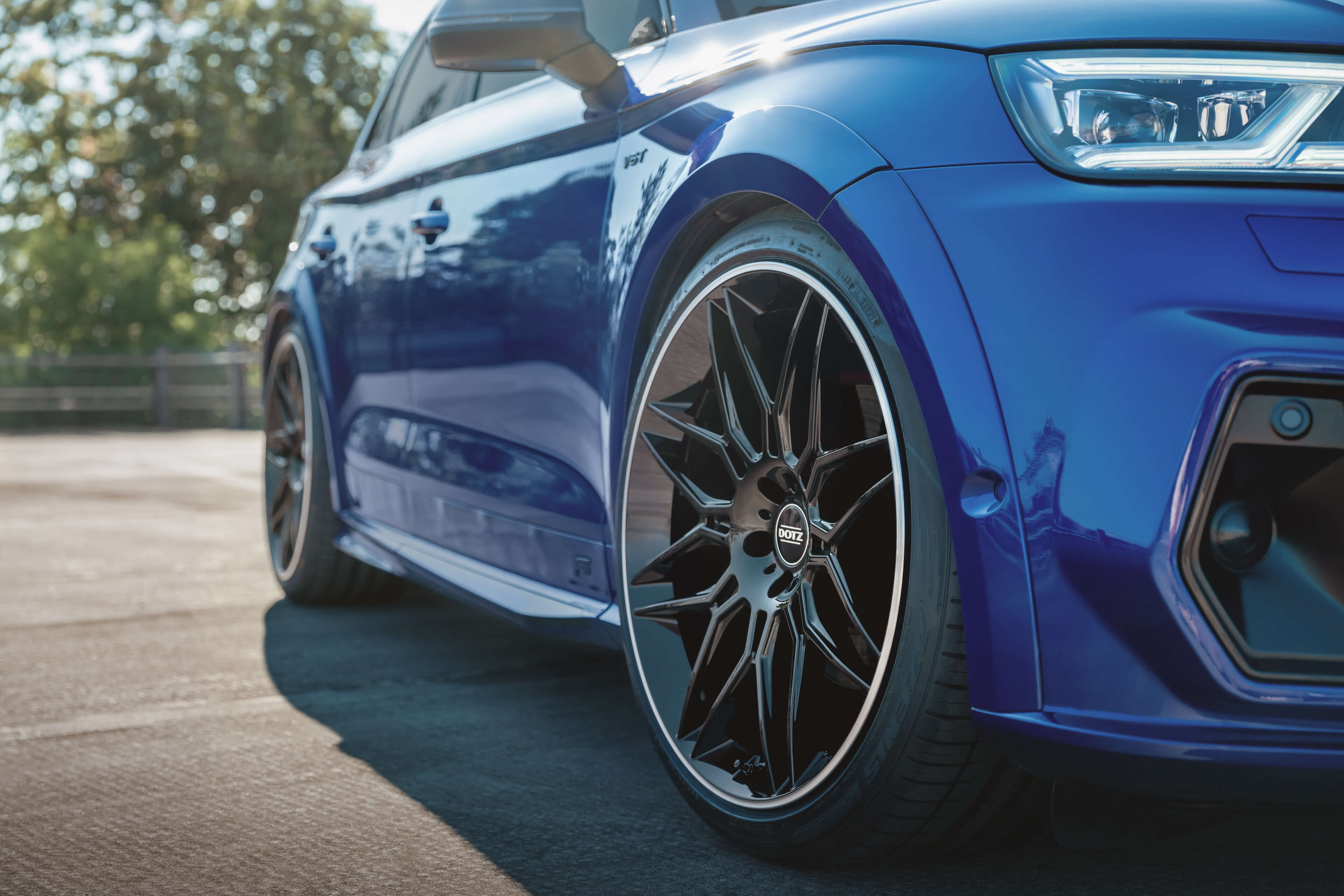 DOTZ LongBeach dark Audi SQ5 frontal