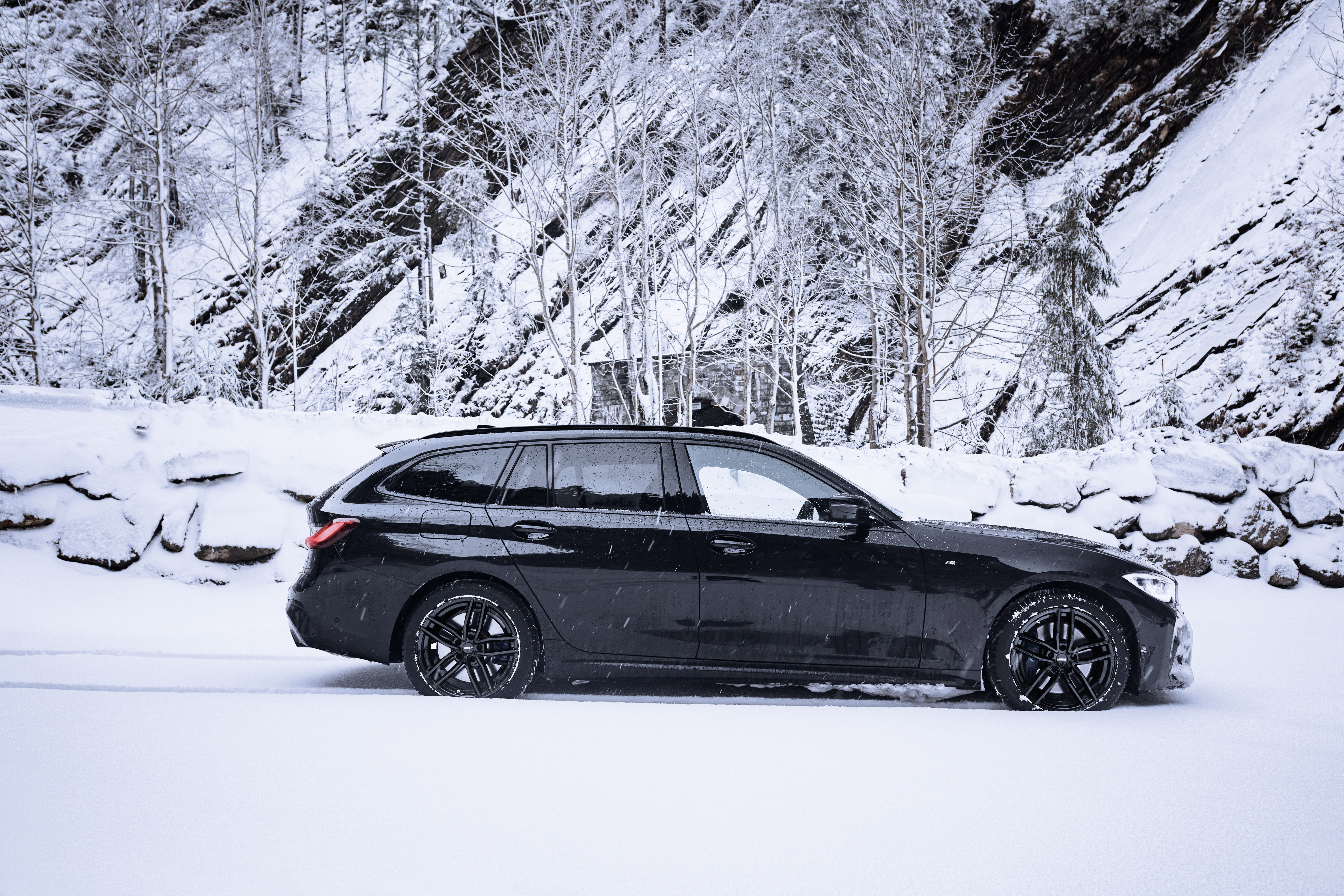 DEZENT TR black BMW3 Seite