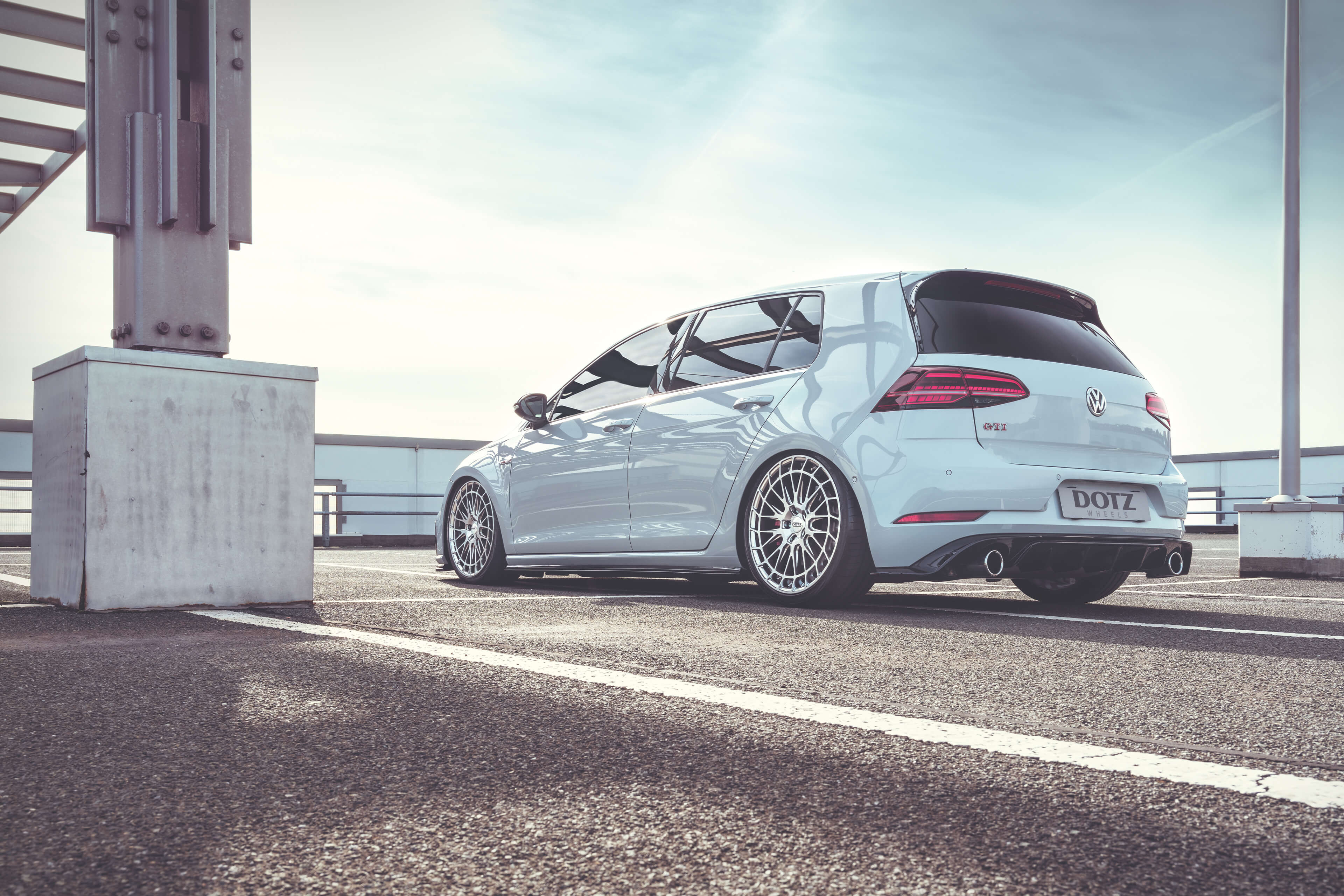 DOTZ Sepang blaze auf VW Golf 8