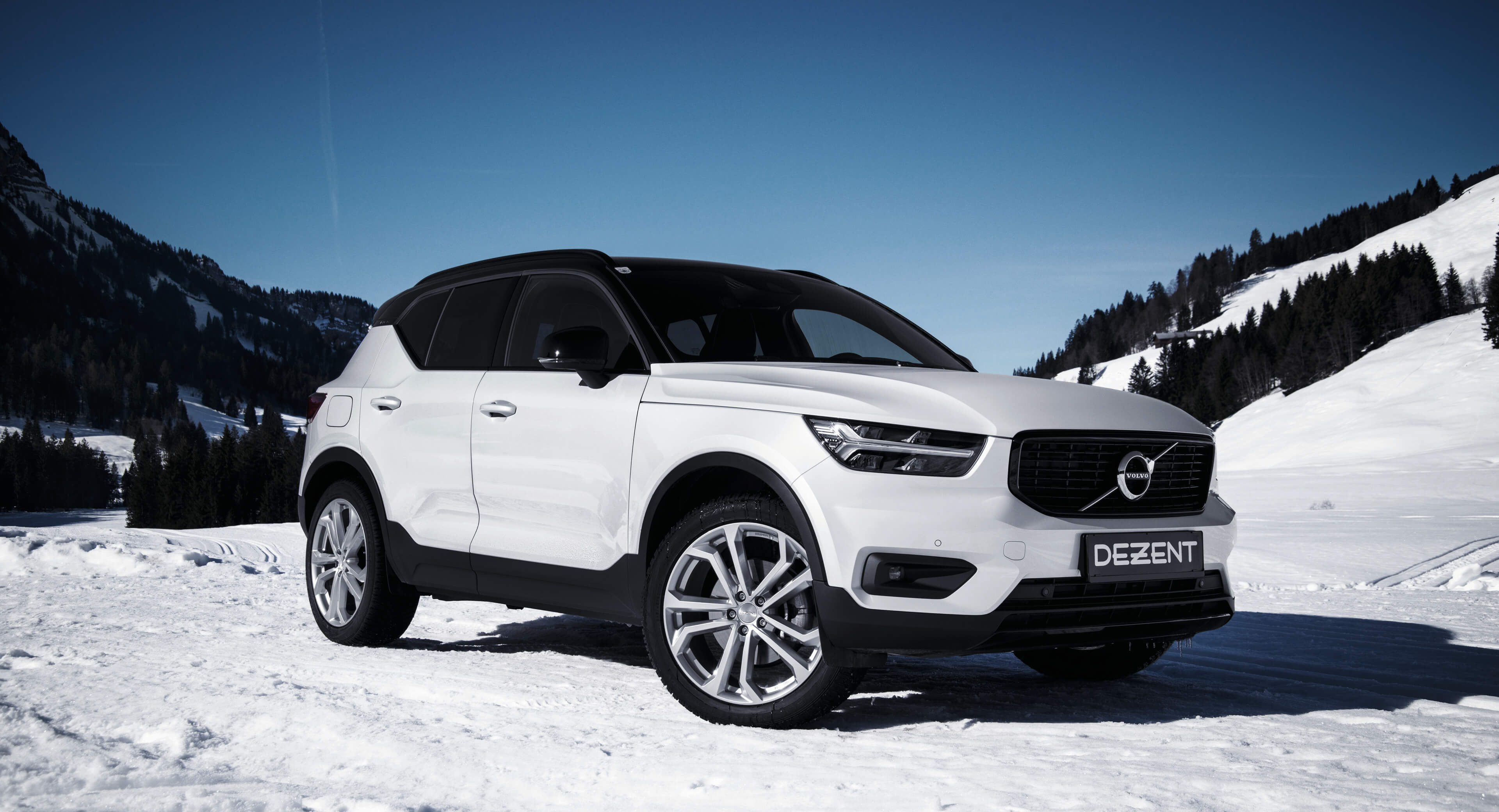 DEZENT TA silver Volvo XC40 Front