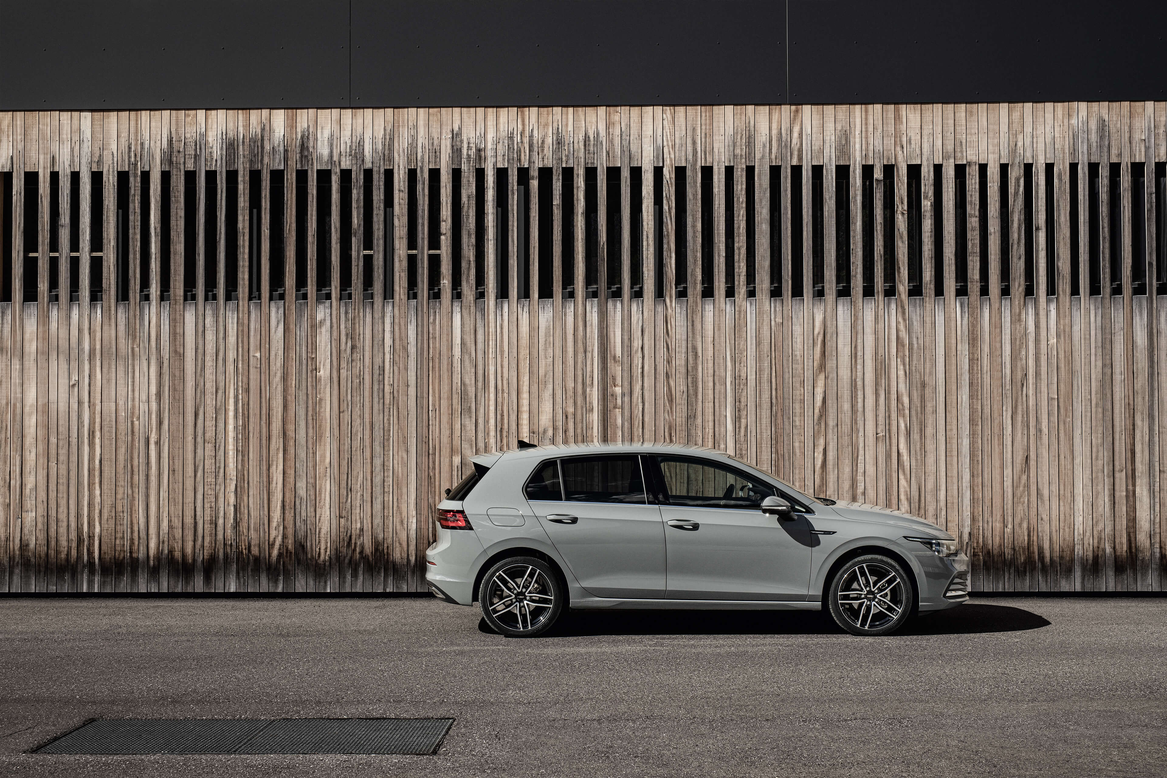 DEZENT TR dark Golf8 Seite