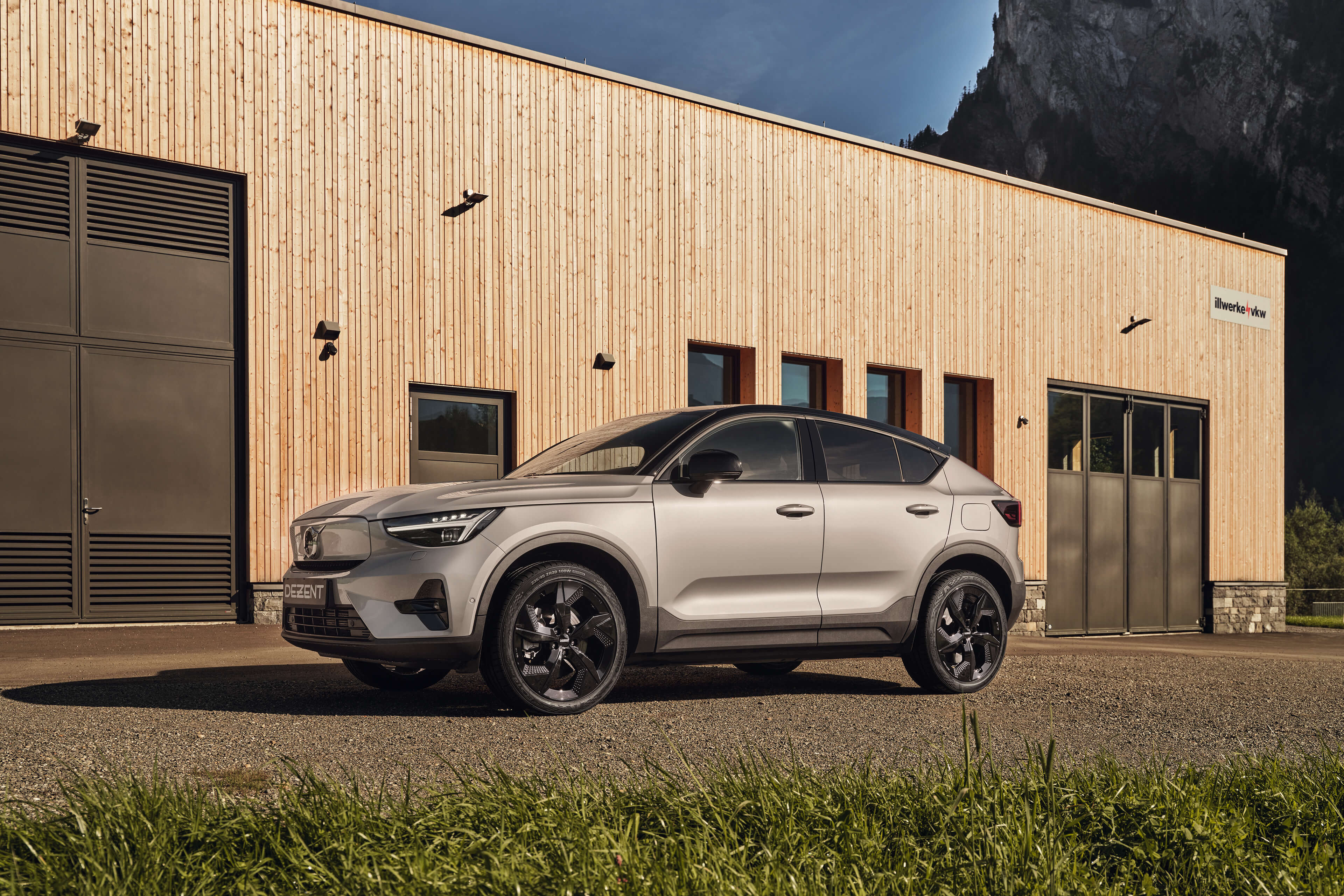 DEZENT AO black Volvo C40 Front