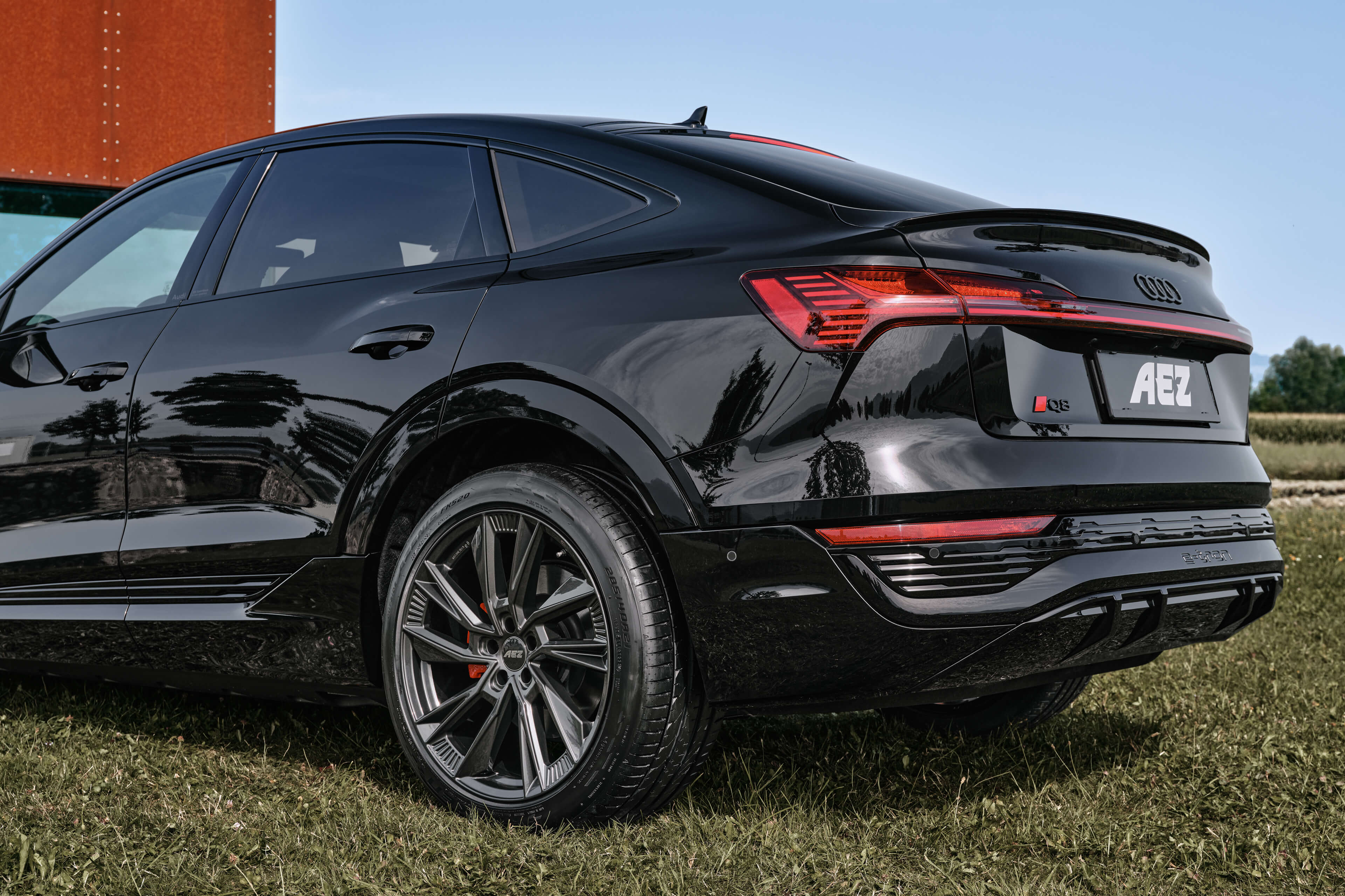 AEZ Havanna grey Audi SQ8 e-tron Heck