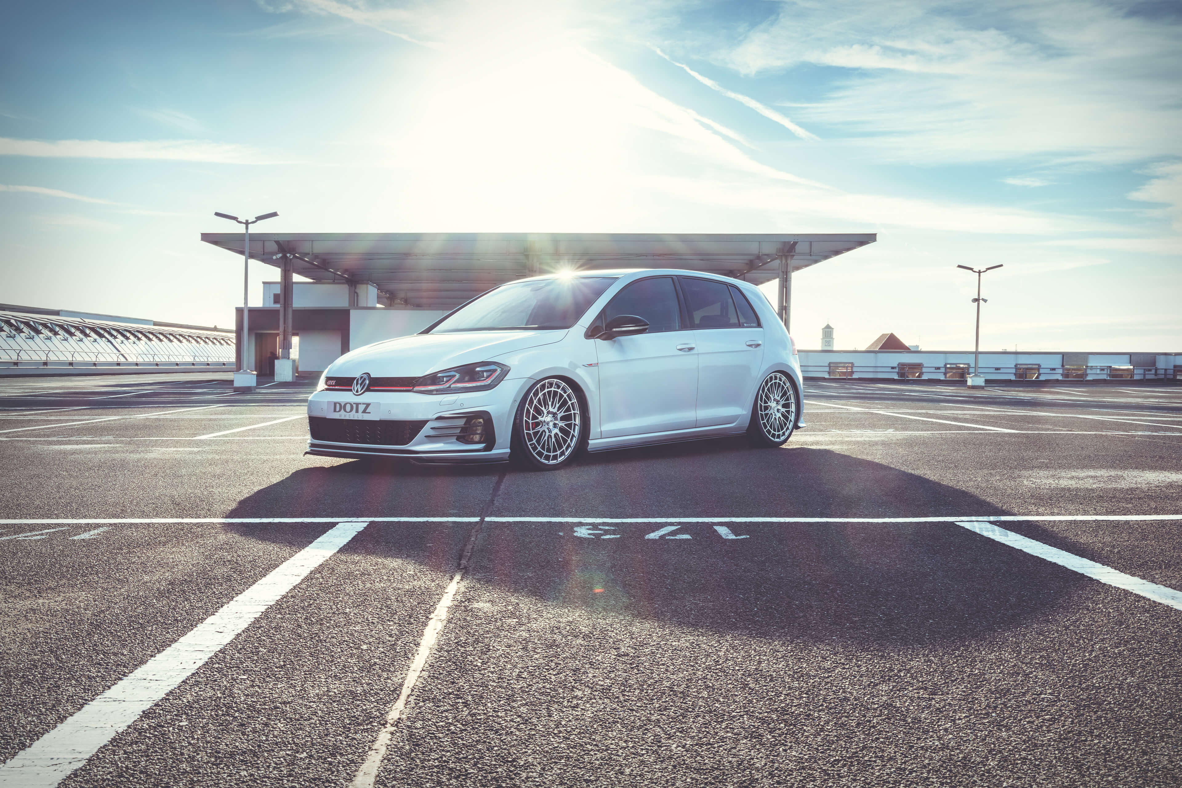 DOTZ Sepang blaze auf VW Golf 8