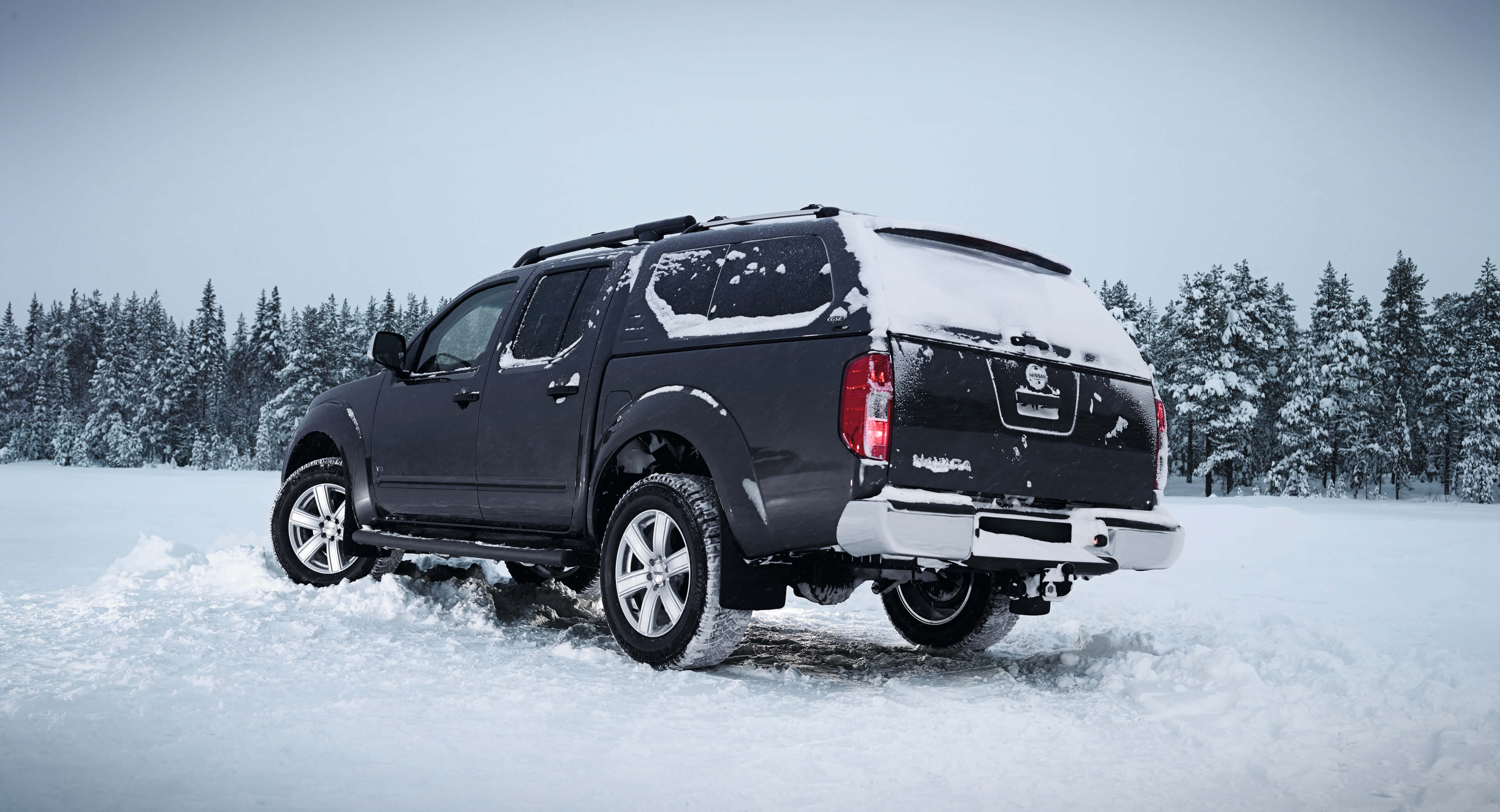 DEZENT TJ silber Nissan Offroad 18"