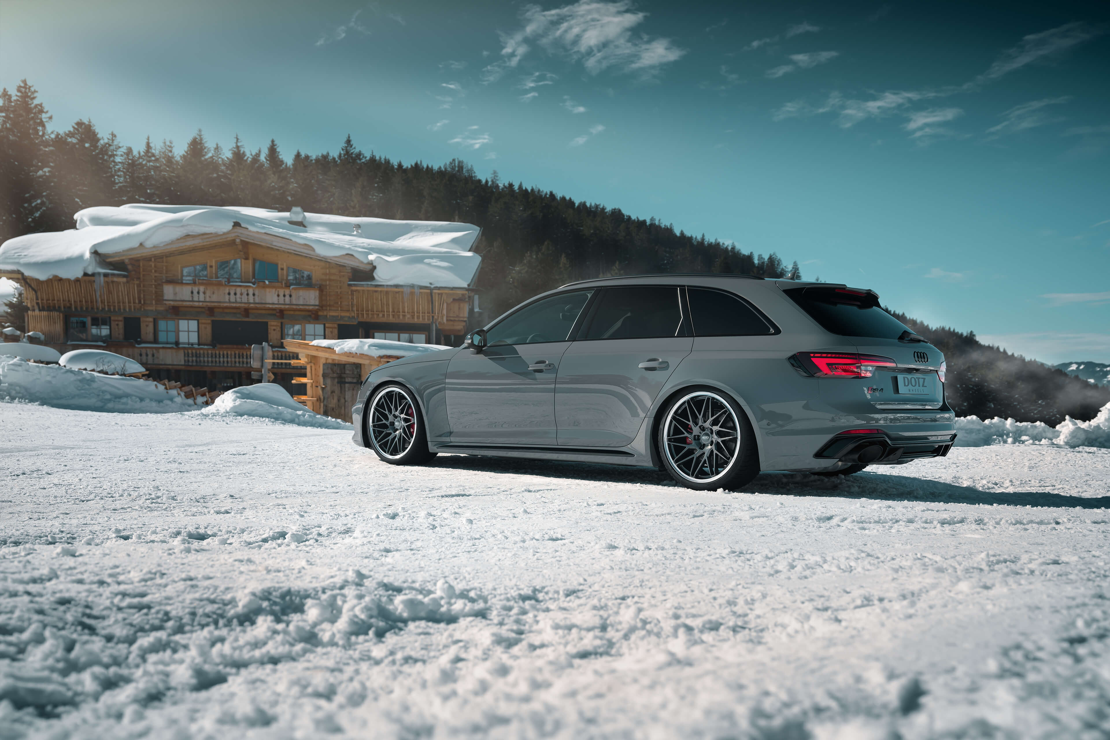 DOTZ Tanaka dark Audi RS4 Heck