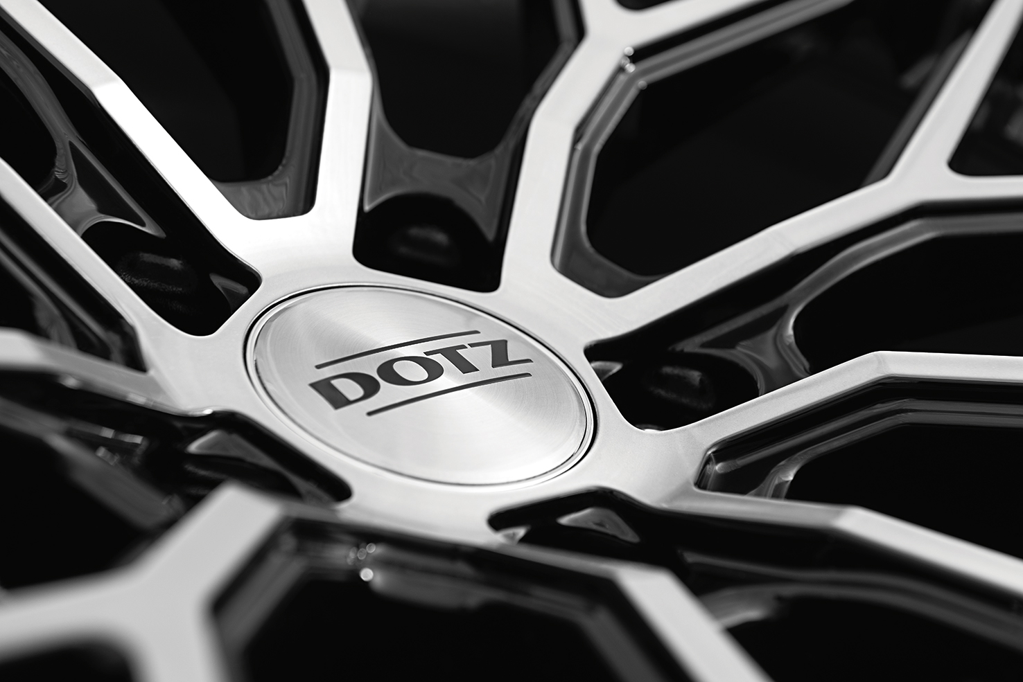 DOTZ Suzuka dark Detail