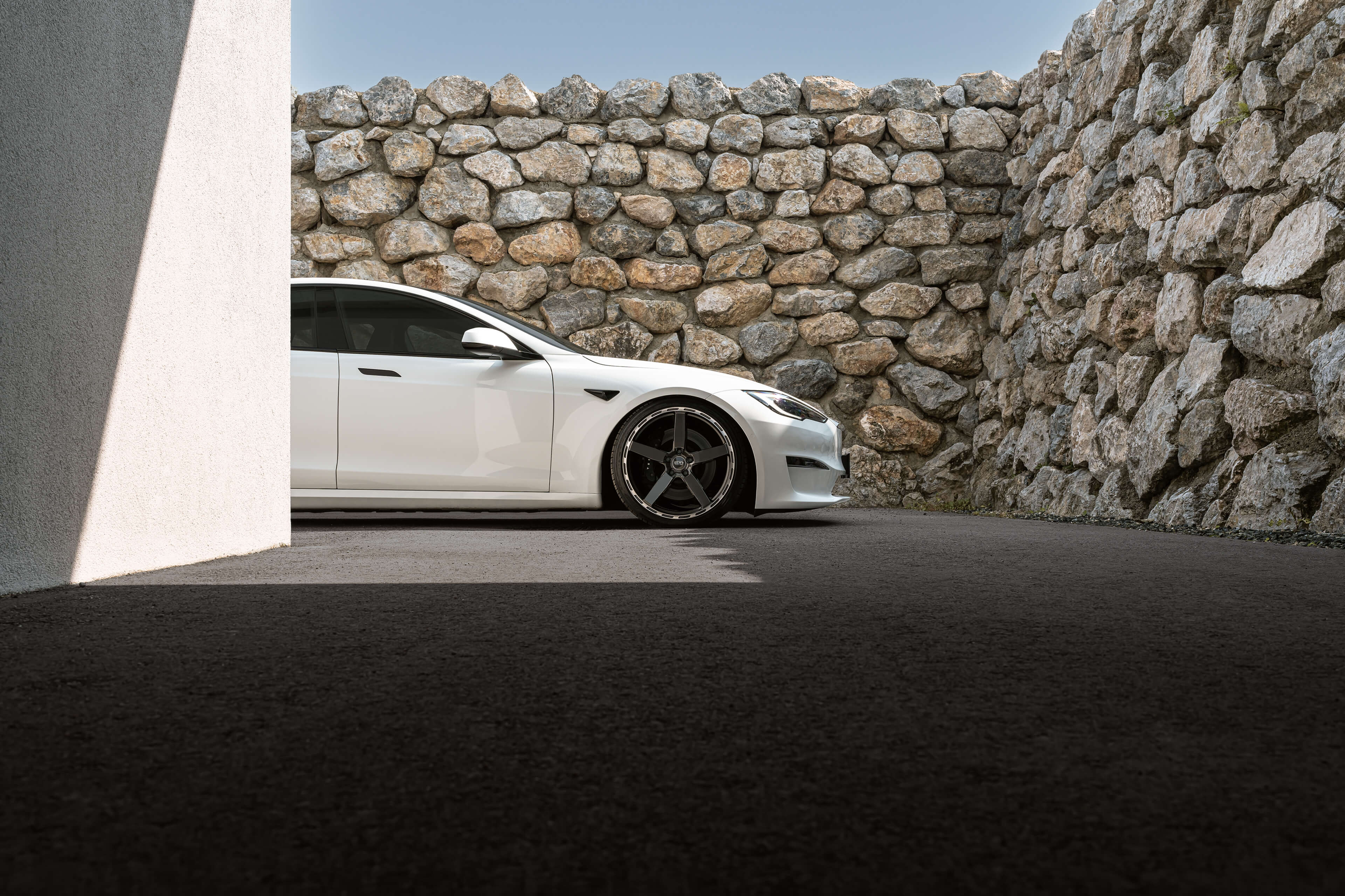 DOTZ MarinaBay dark Tesla Model S Plaid Seite