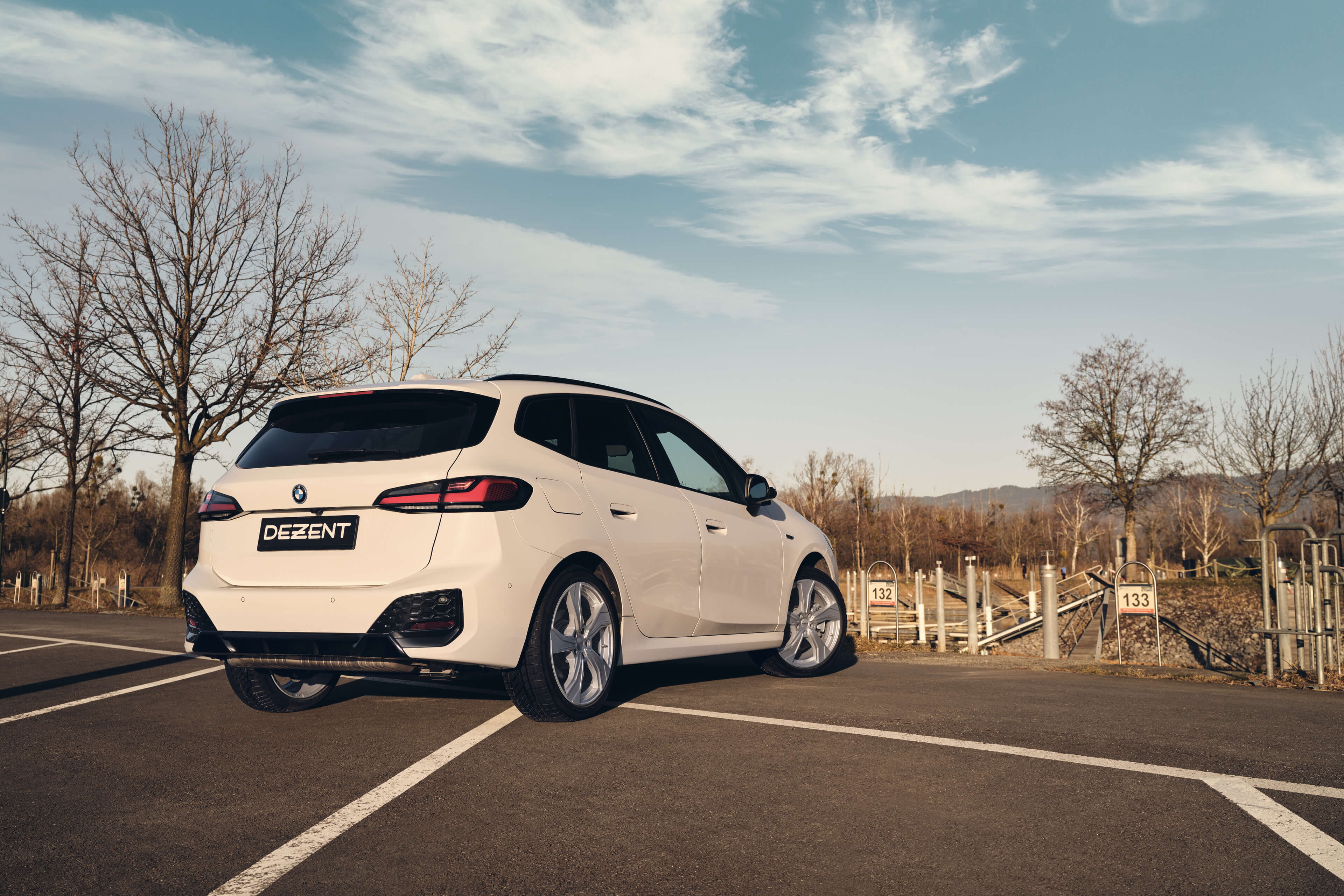 DEZENT KB silver BMW 2 Active Tourer Heck