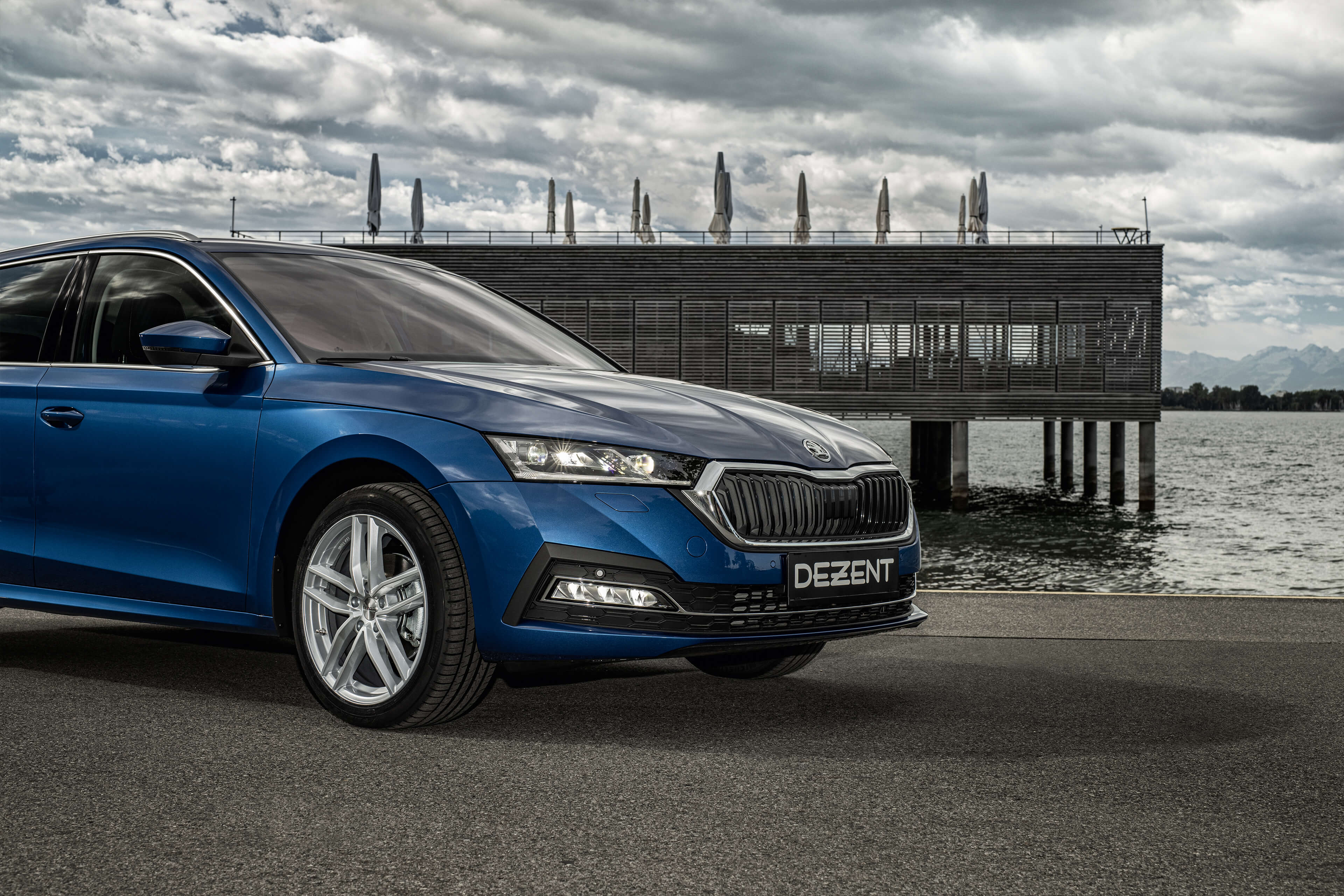 DEZENT TR silver Skoda Octavia frontal