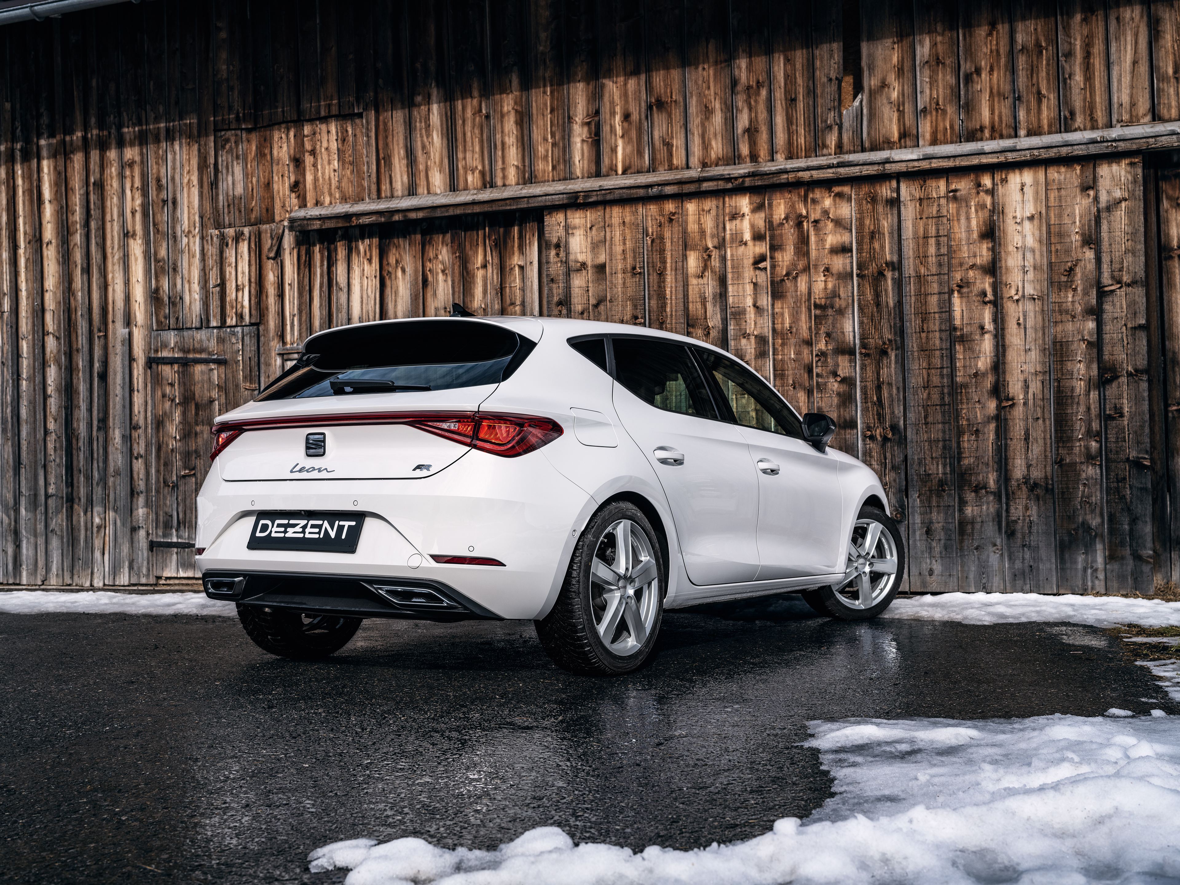DEZENT TU Silver auf Seat Leon