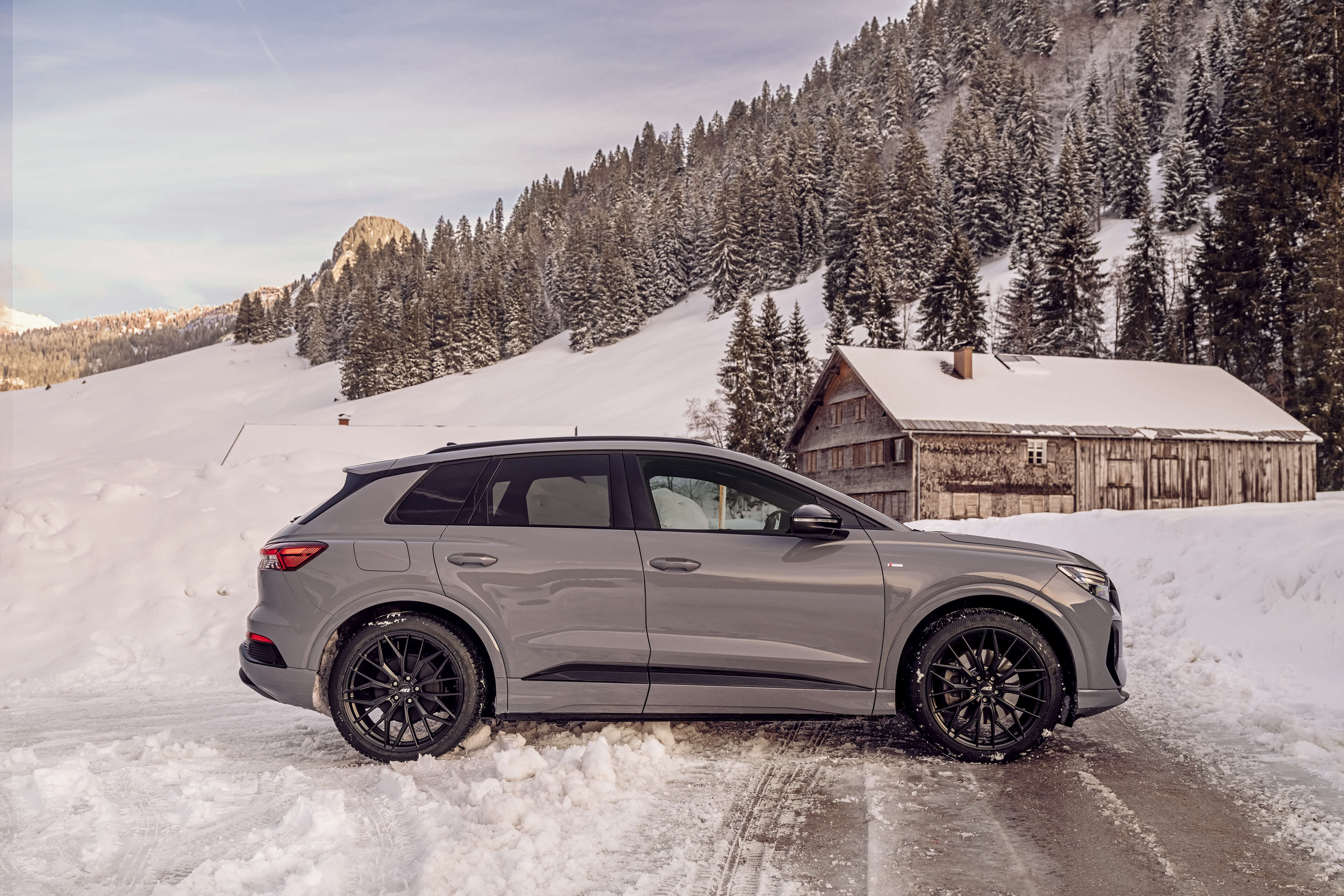 AEZ Porto black Audi Q4 e-tron Seite