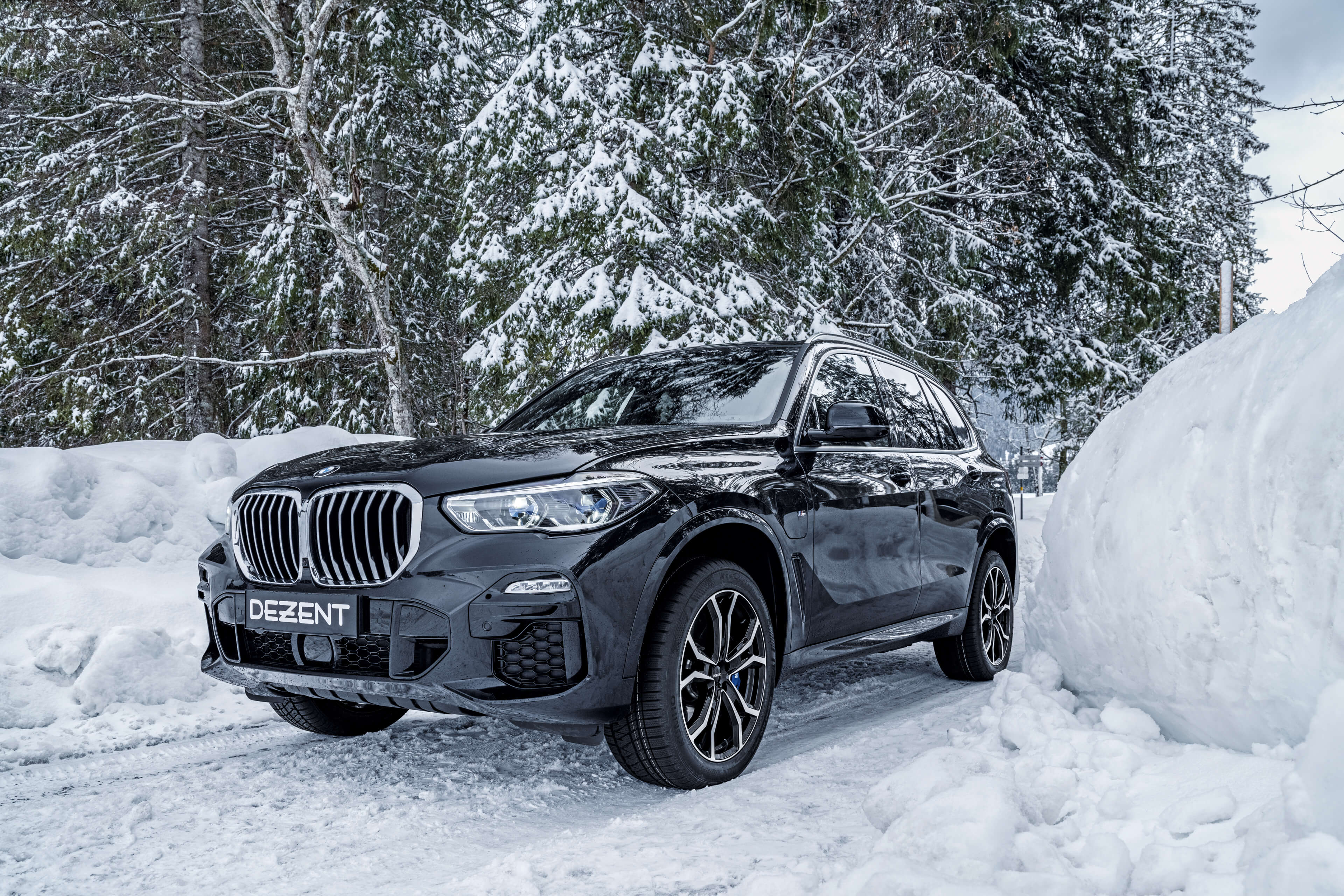 DEZENT TV dark BMW X5 frontal