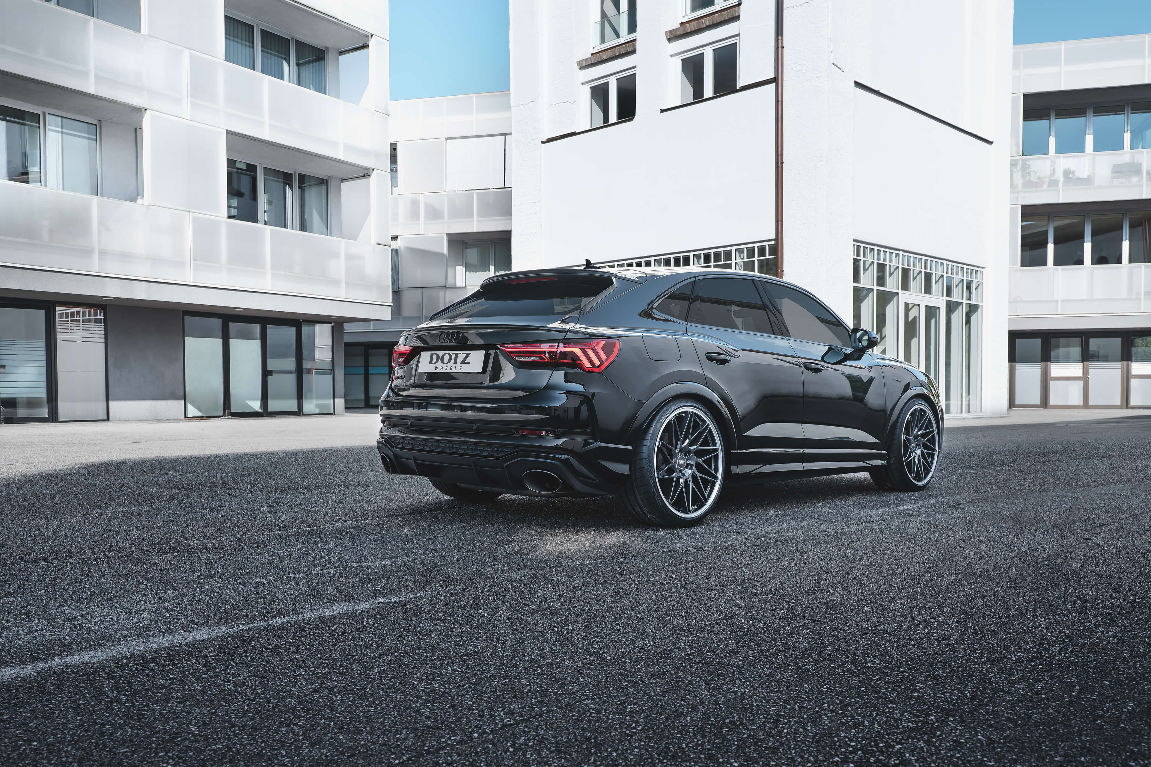 DOTZ Tanaka dark Audi RSQ3 Heck