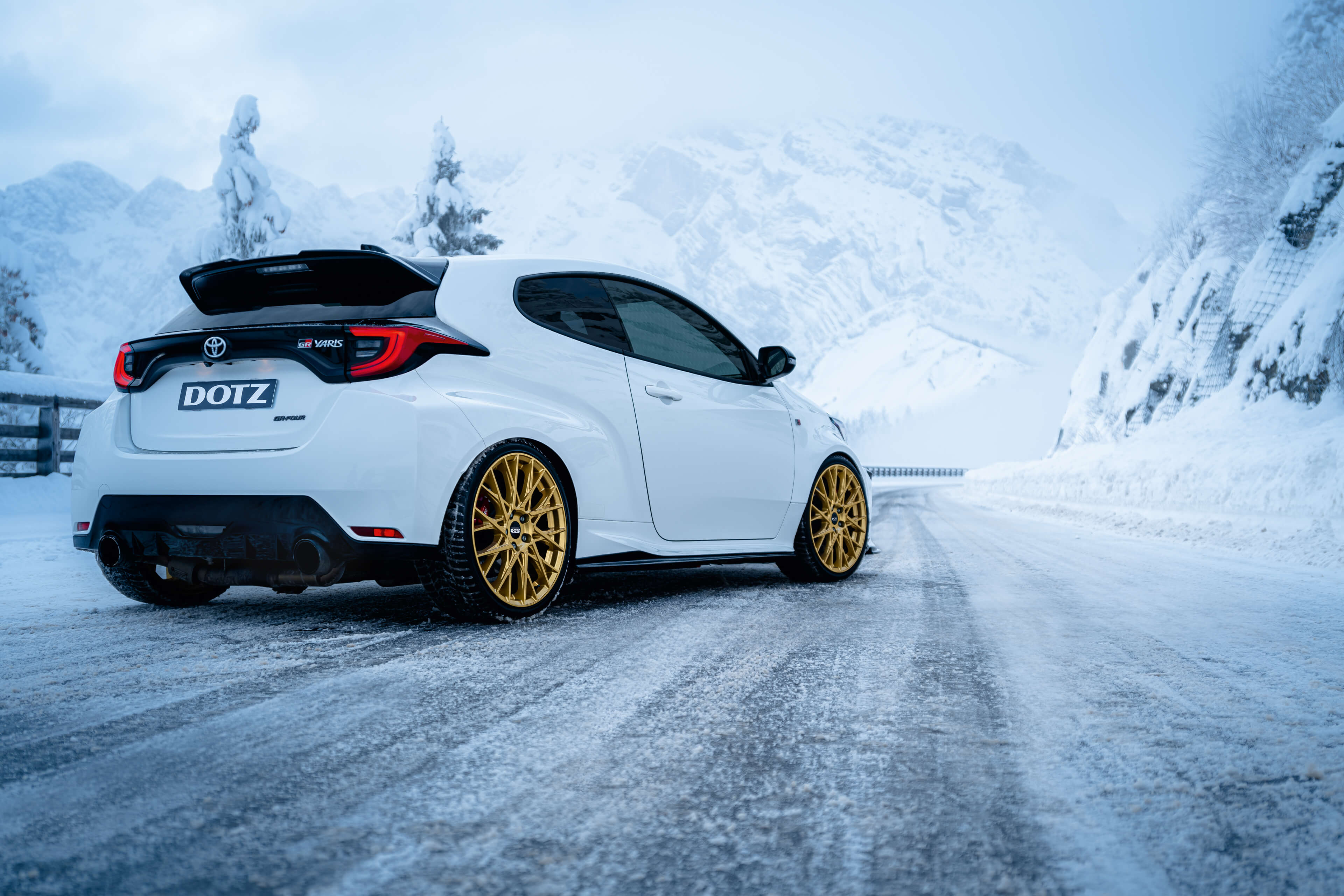 DOTZ Fuji gold Toyota Yaris GR Heck