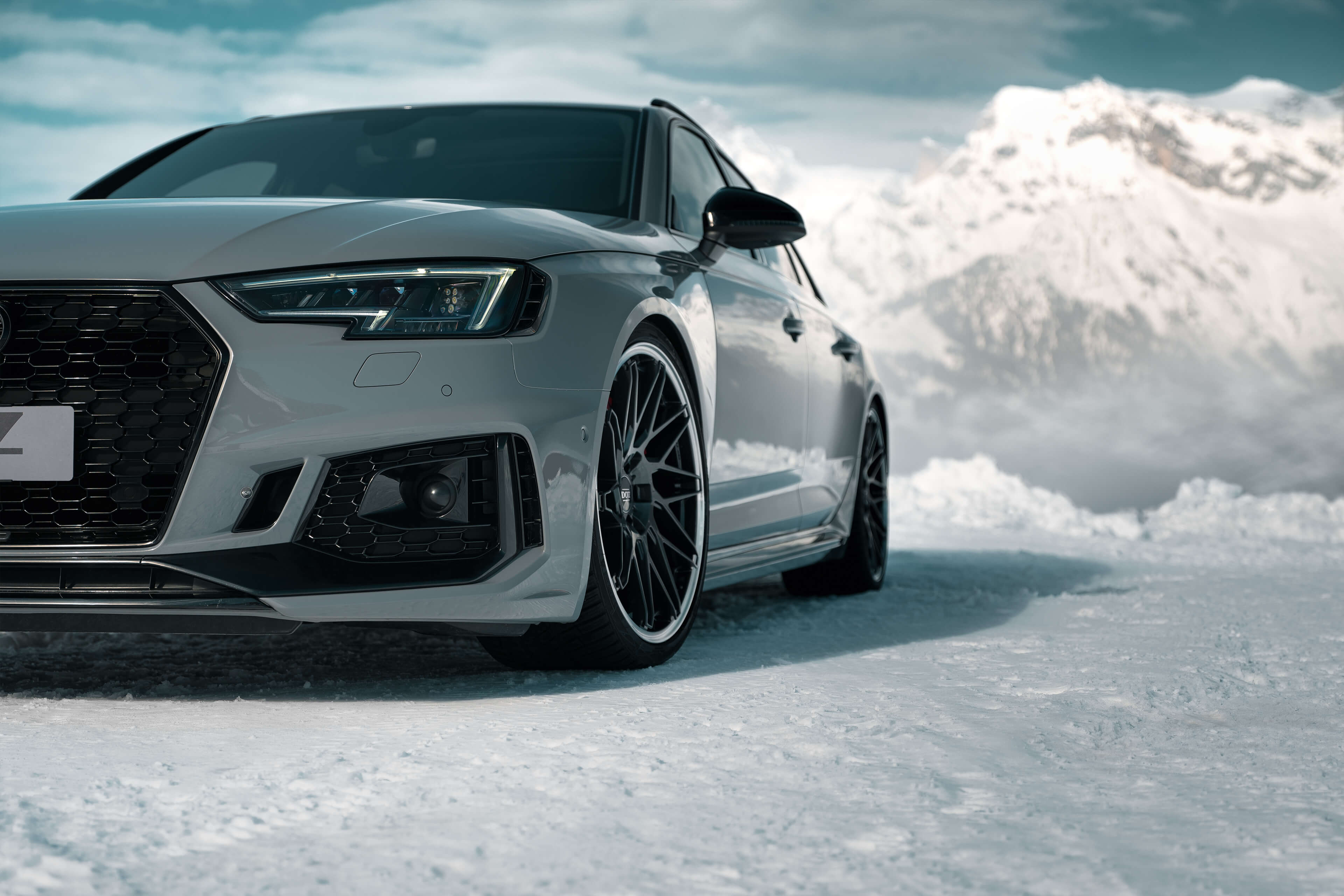 DOTZ Tanaka dark Audi RS4 frontal