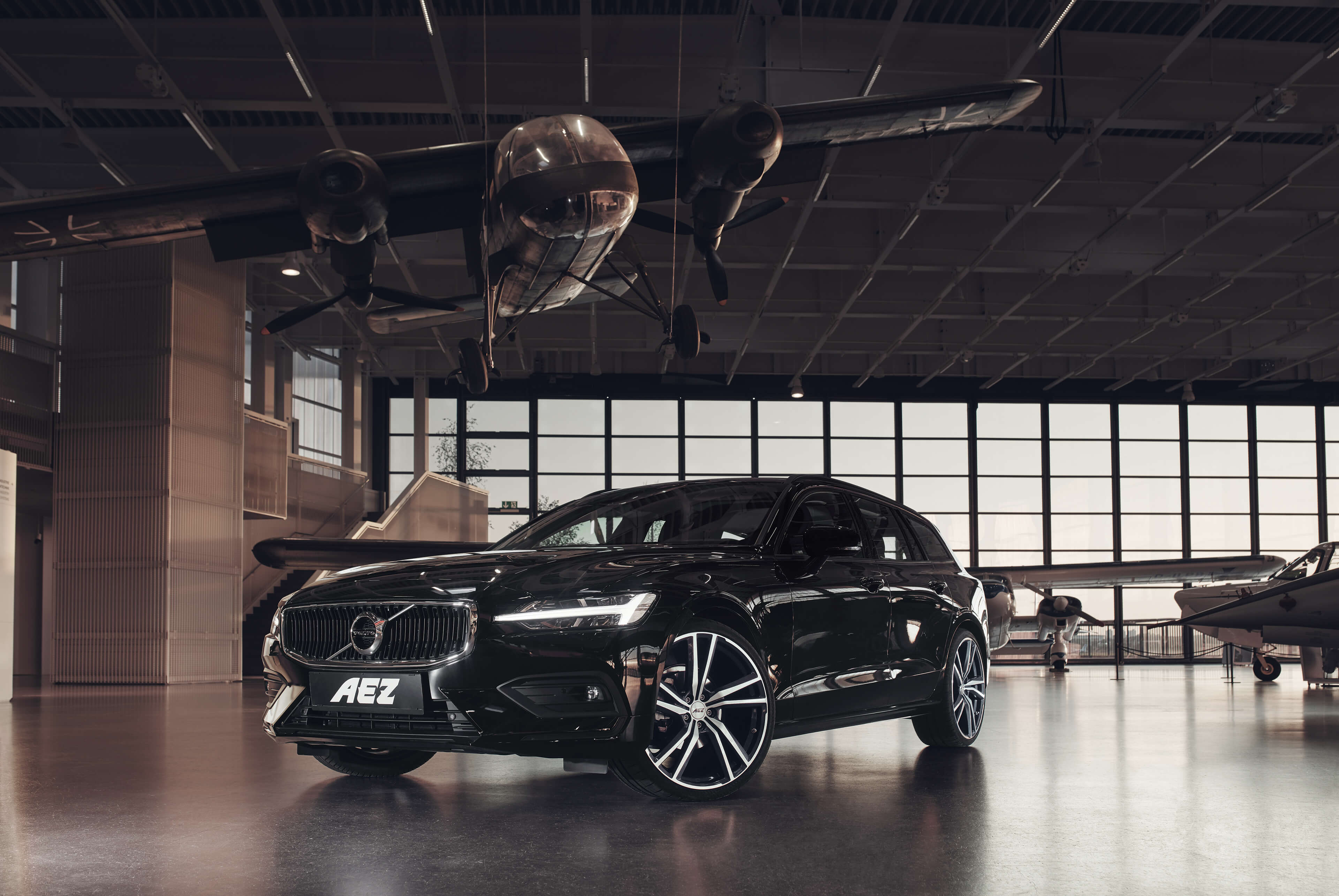 AEZ North dark auf Volvo V60