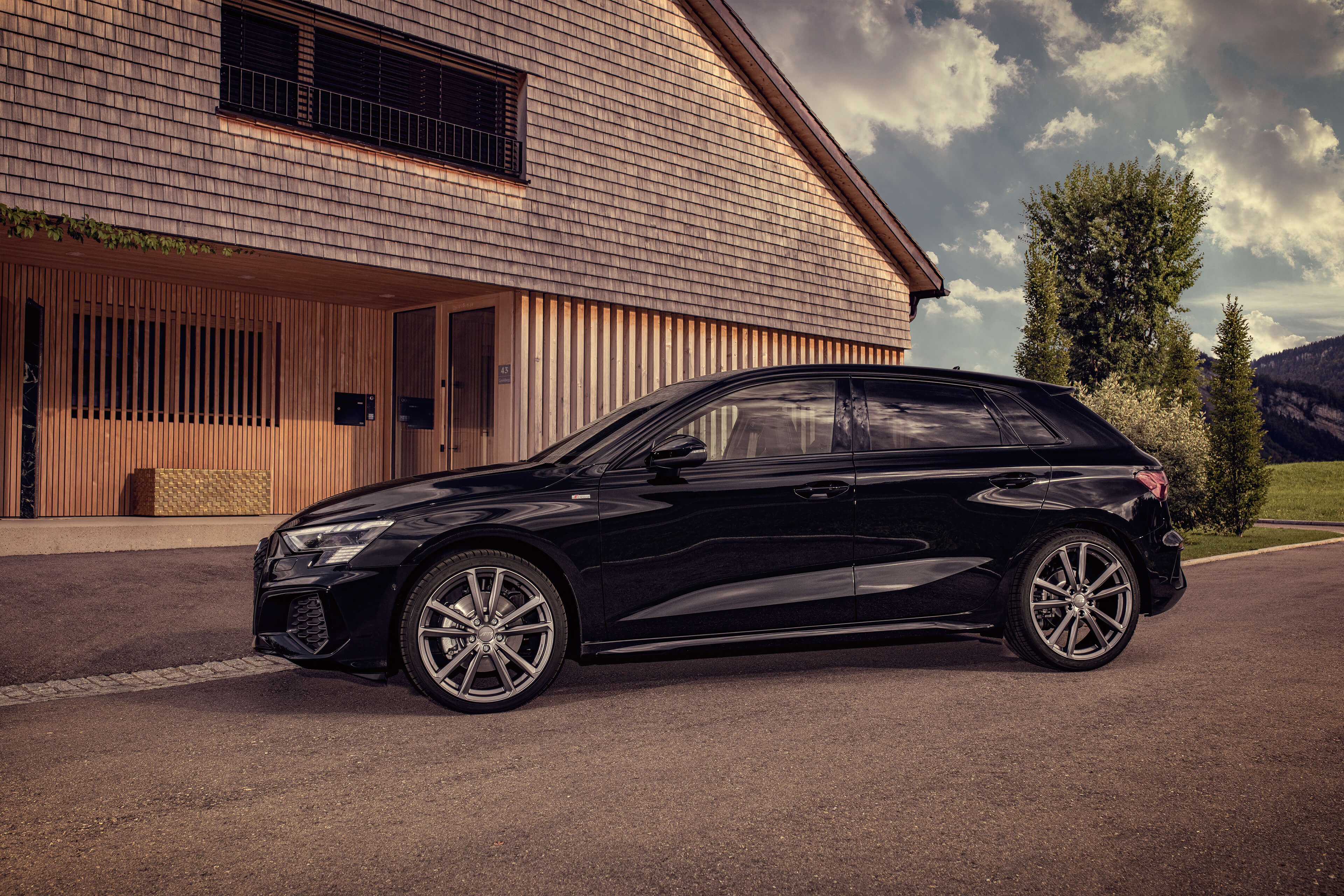 AEZ Tioga graphite  Audi A3s Seite