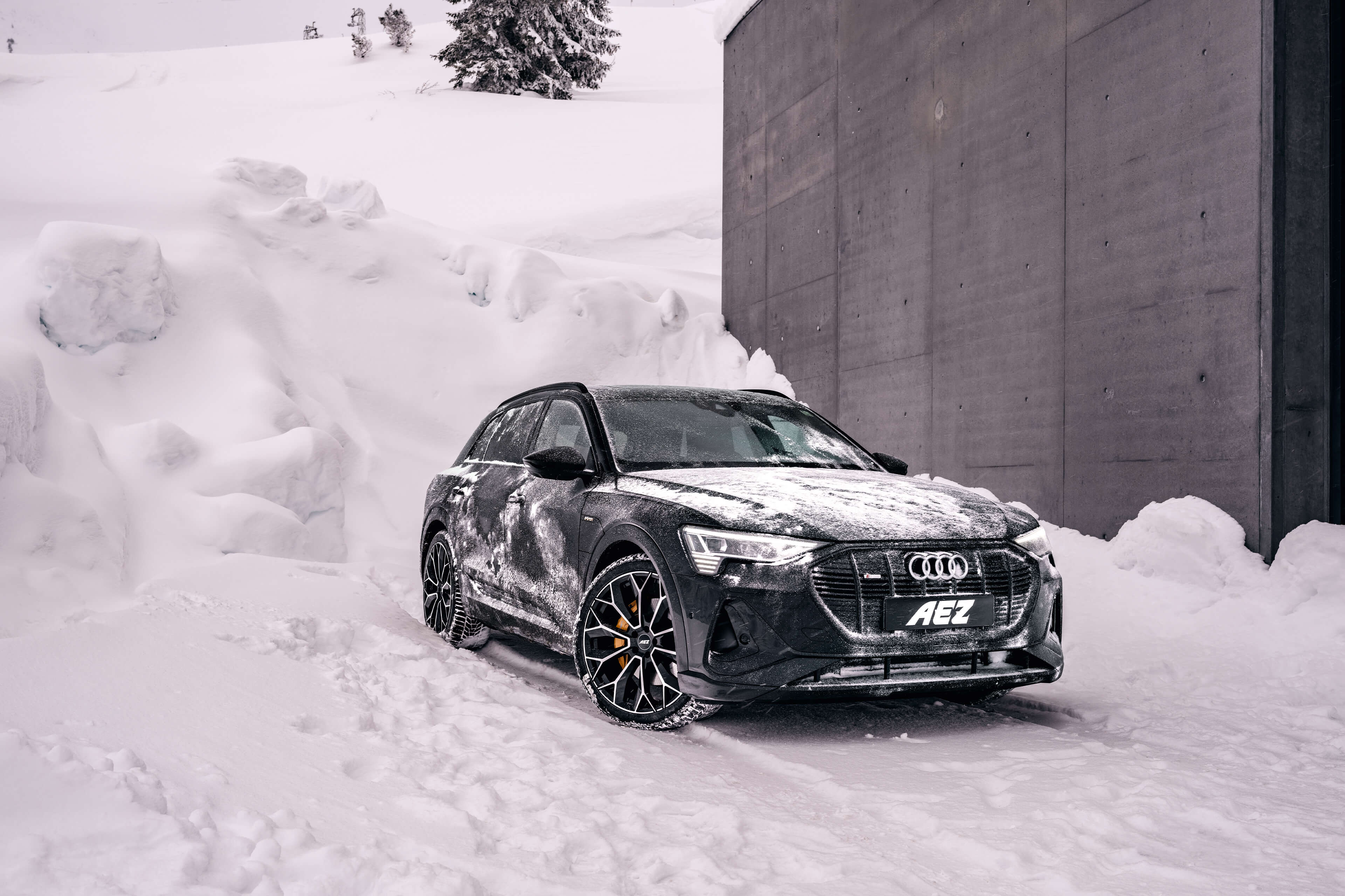 AEZ Leipzig dark Audi e-tron Frontal