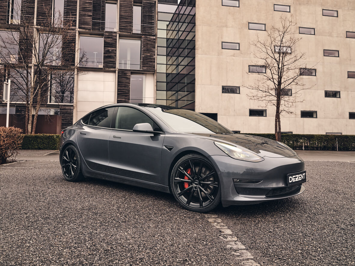 DEZENT KE Dark Mercedes V Imagepic01