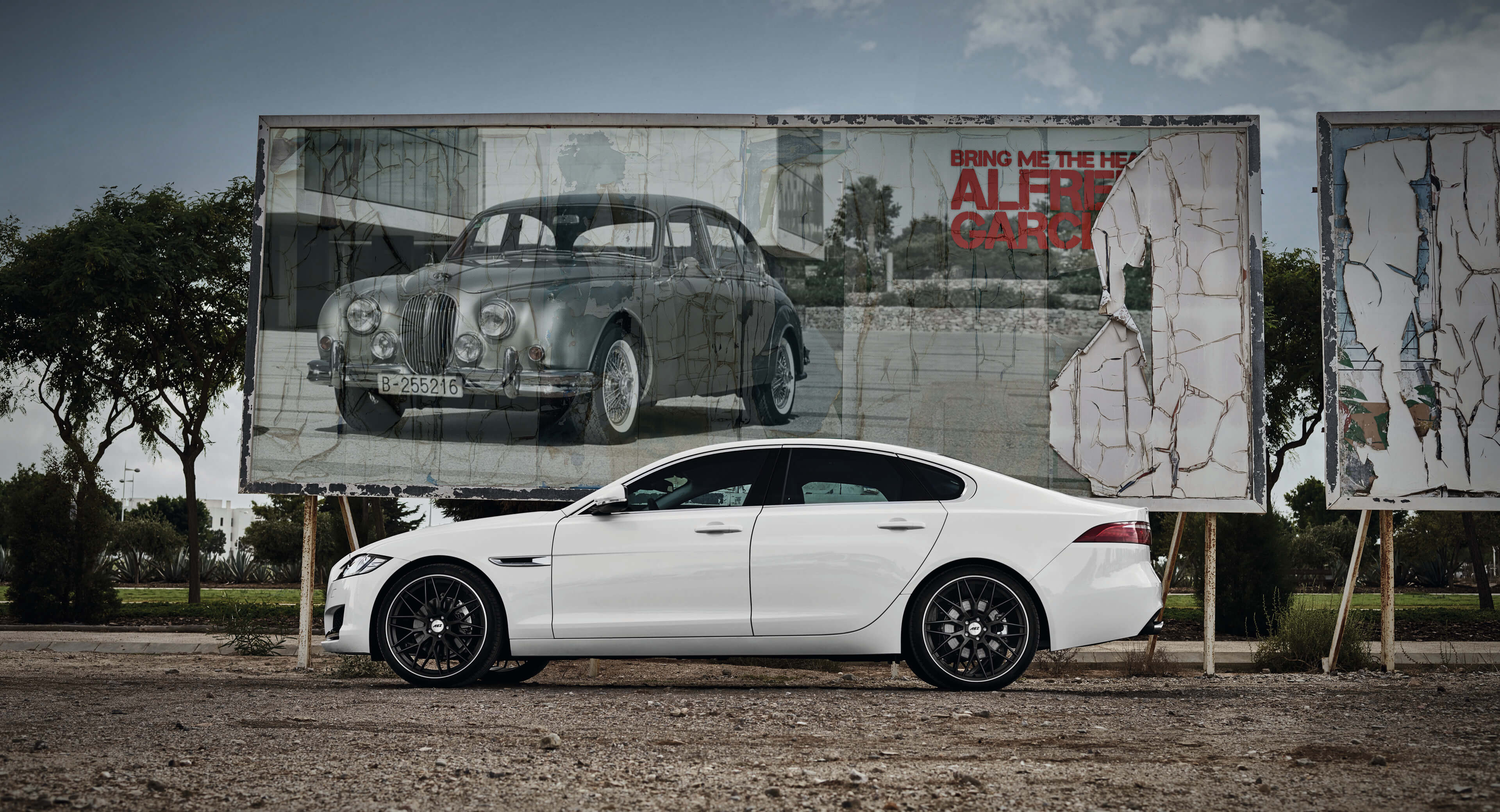 AEZ Crest dark Designerfelge Jaguar Trendlackierung weiß matt