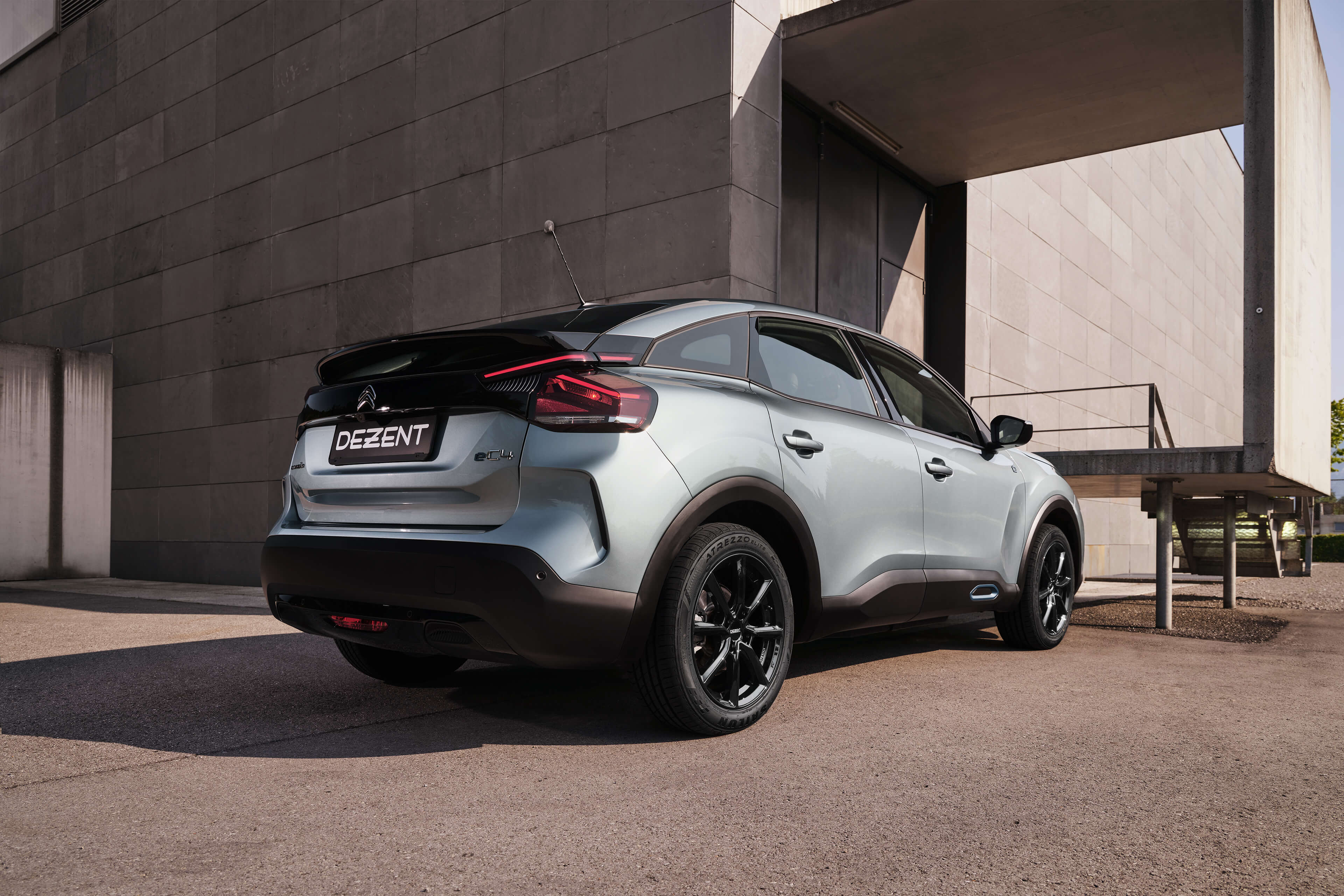 DEZENT TN black Citroen C4e Heck