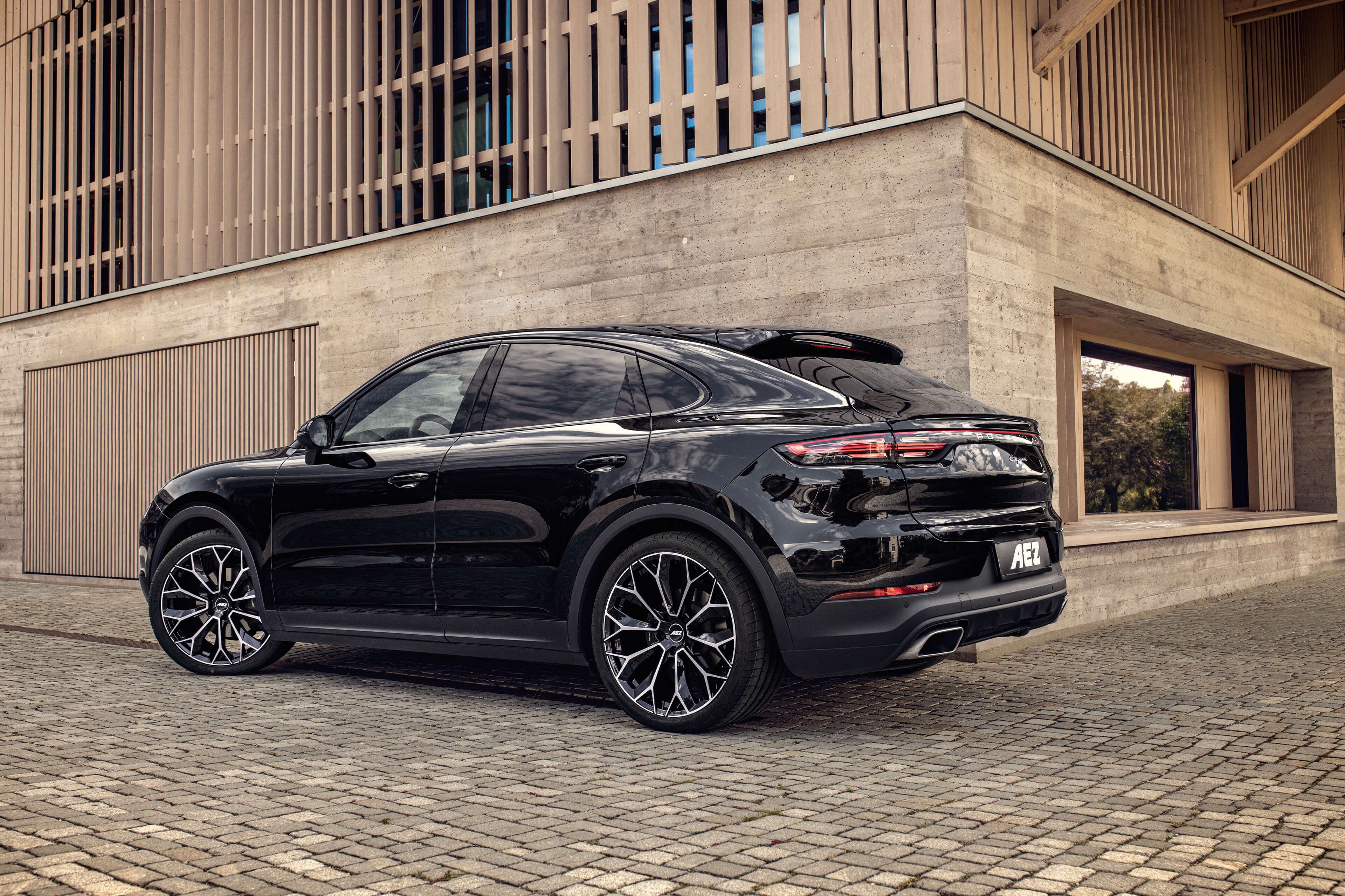 AEZ Leipzig dark Porsche Cayenne Heck