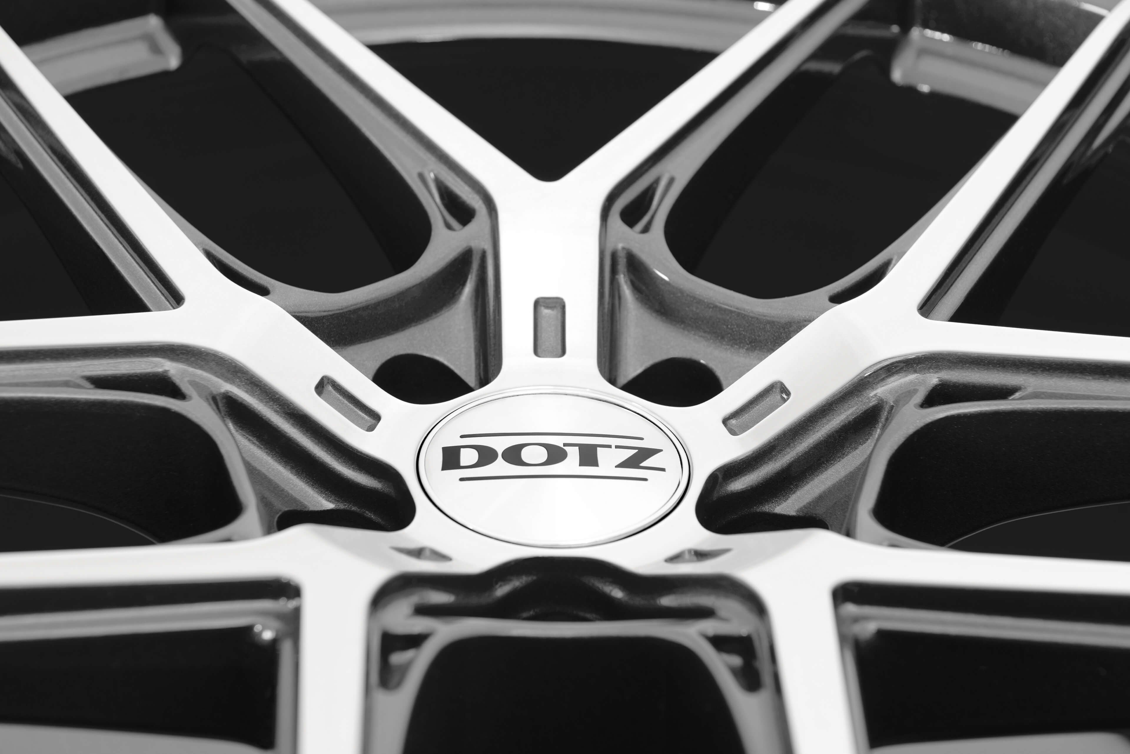 DOTZ LagunaSeca dark detail 5