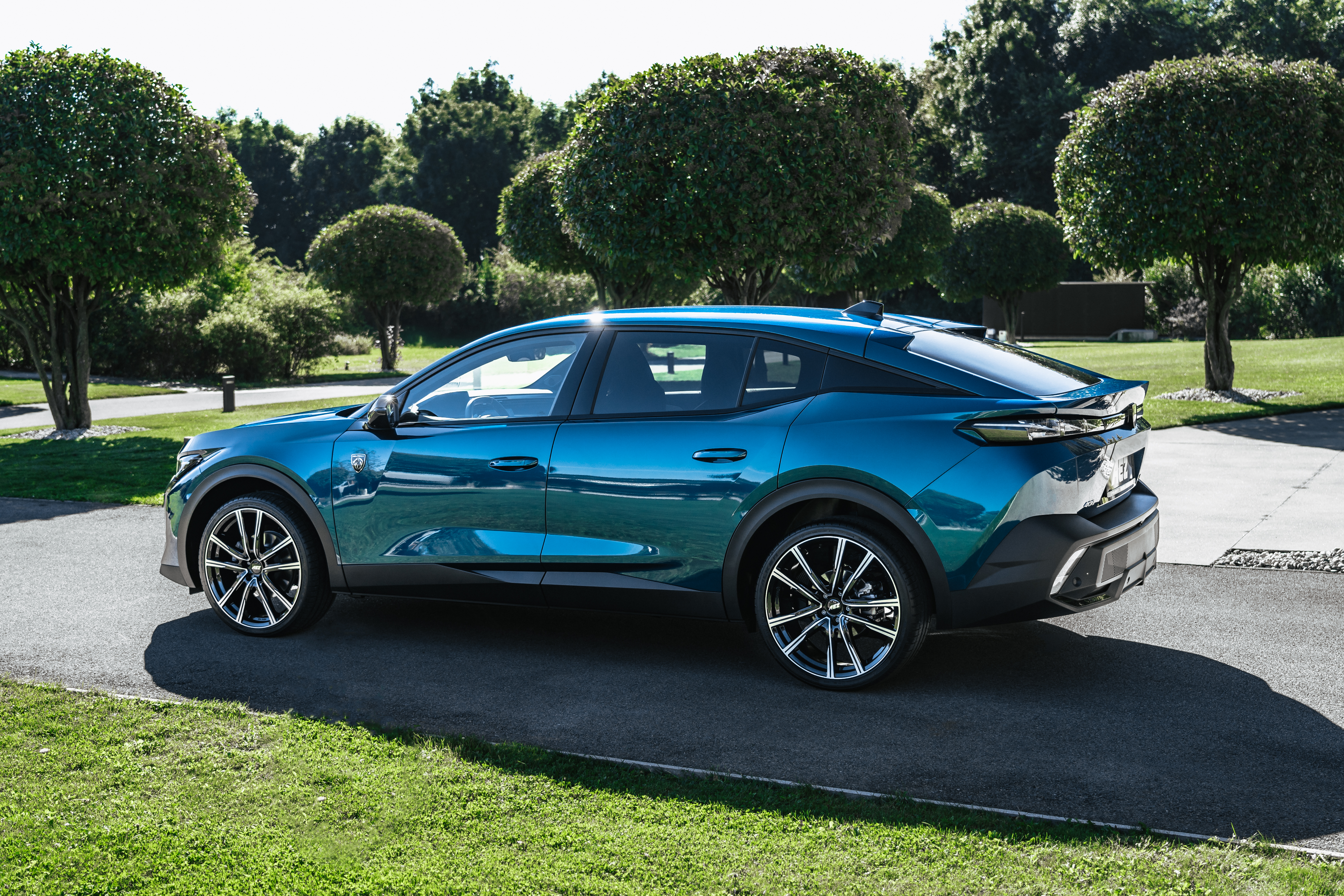 AEZ Montreal Dark Peugeot 408 Contentpic 02