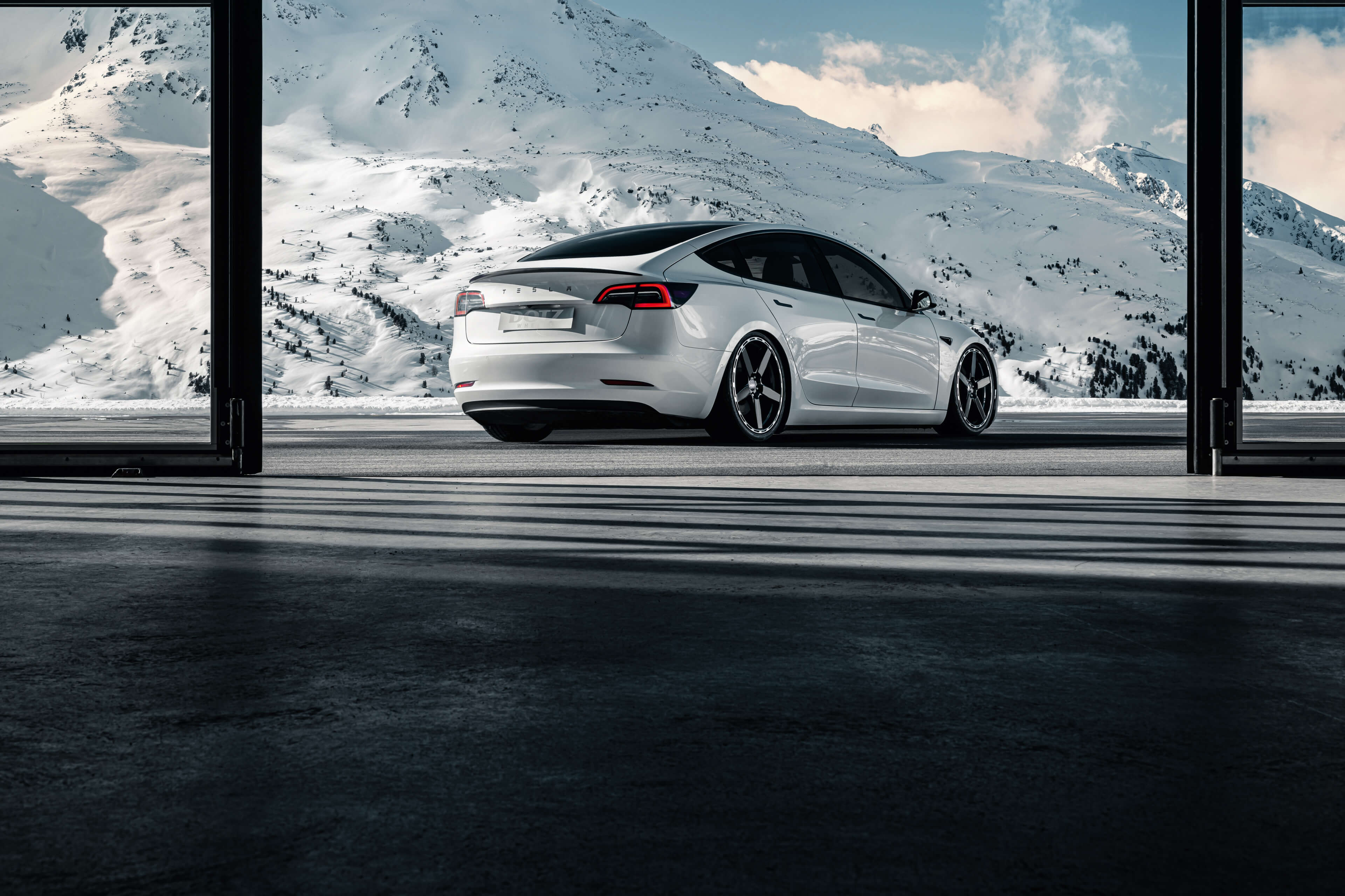 DOTZ MarinaBay dark Tesla Model 3 Heck