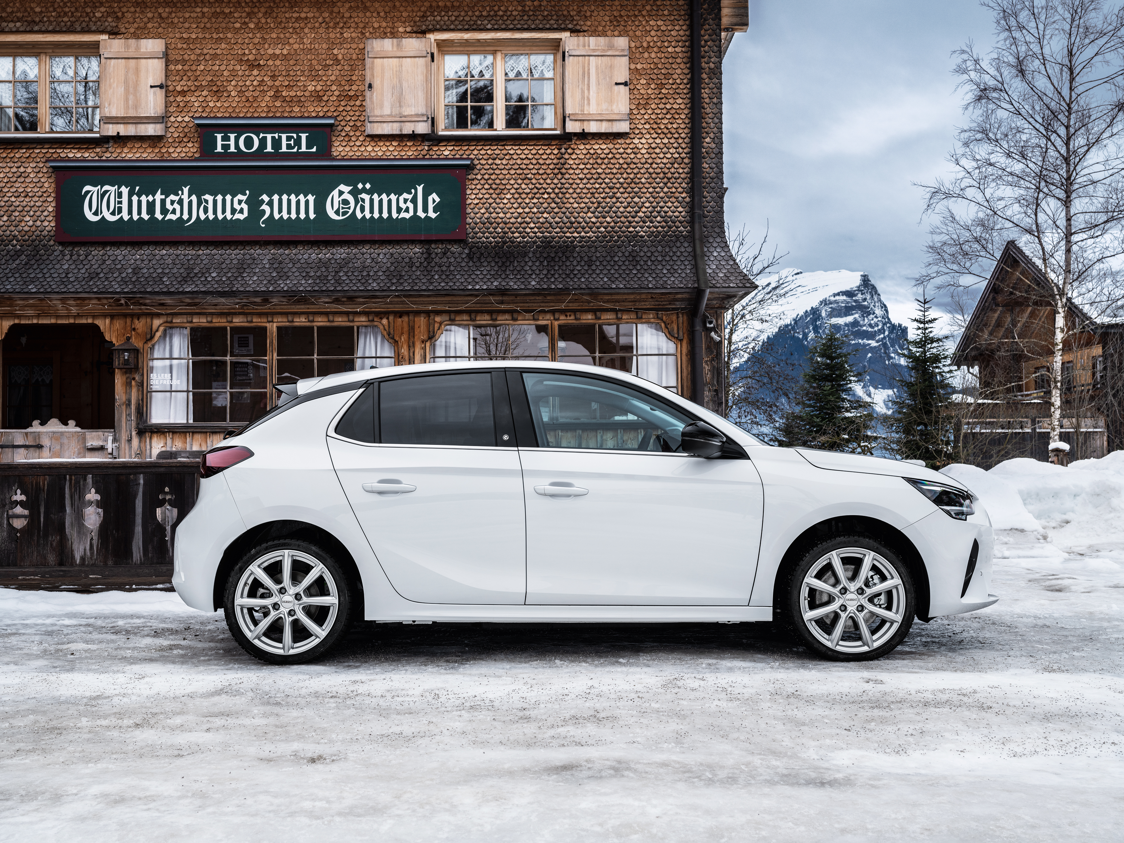 DEZENT TN Silver auf Opel Corsa