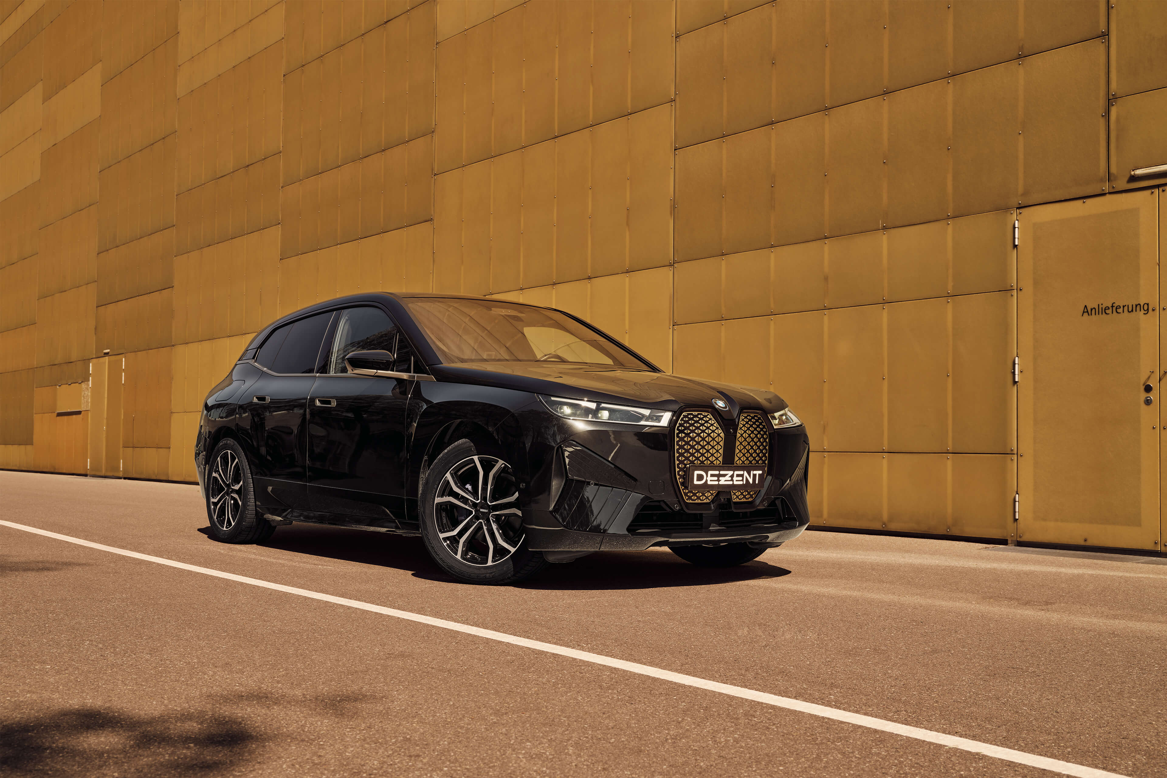 DEZENT TV dark BMW IX frontal