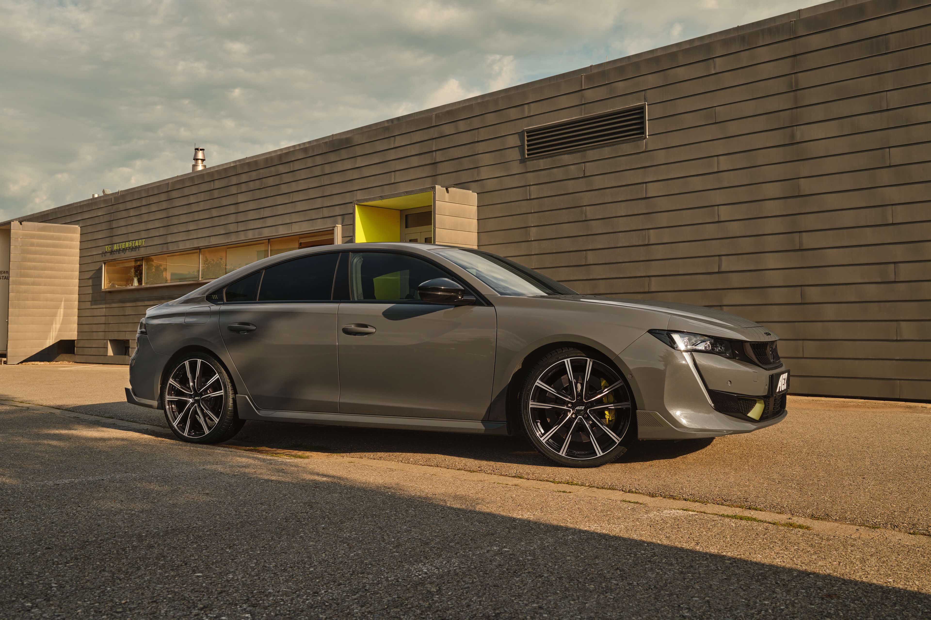 AEZ Montreal dark Peugeot 508 Seite