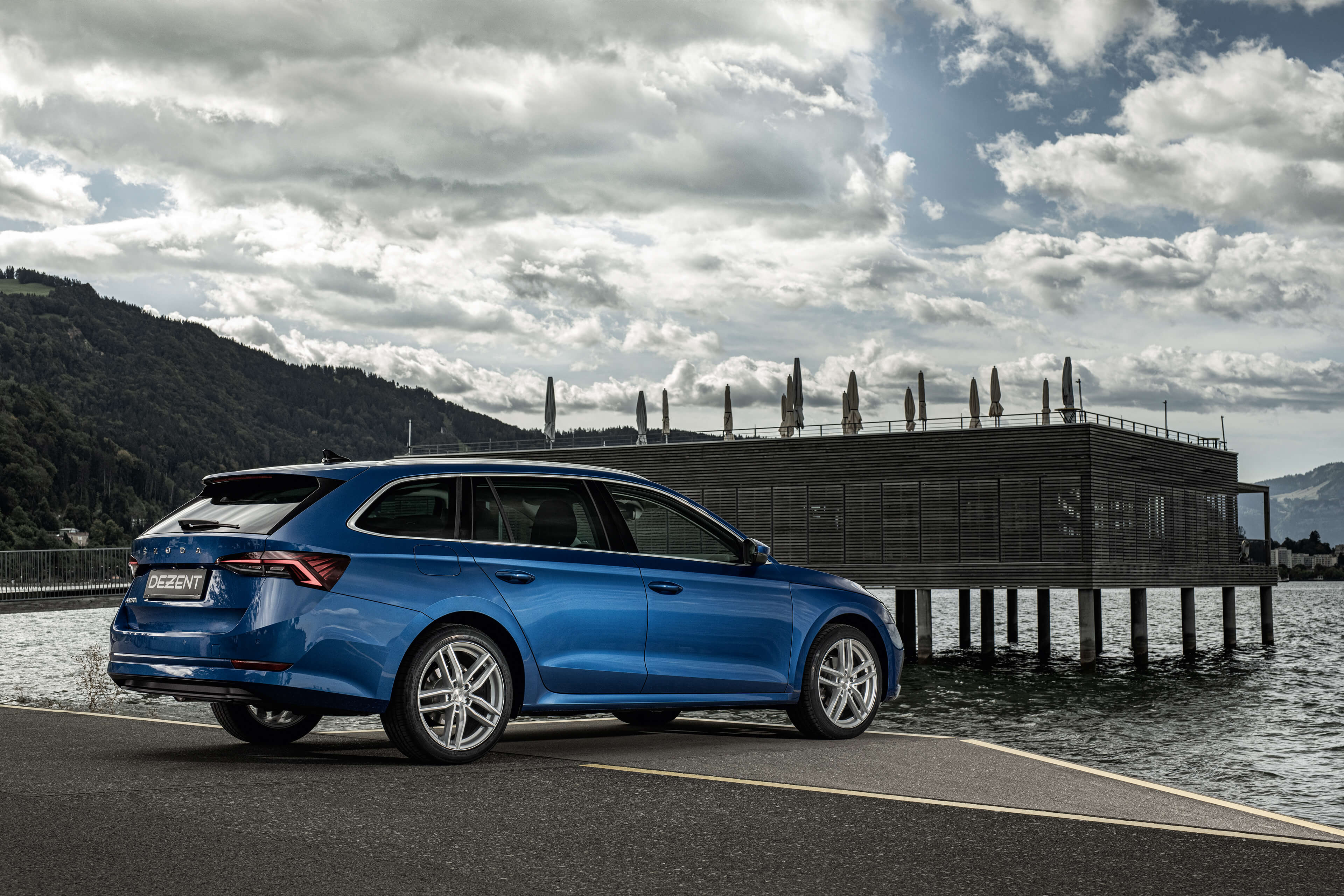 DEZENT TR silver Skoda Octavia Heck