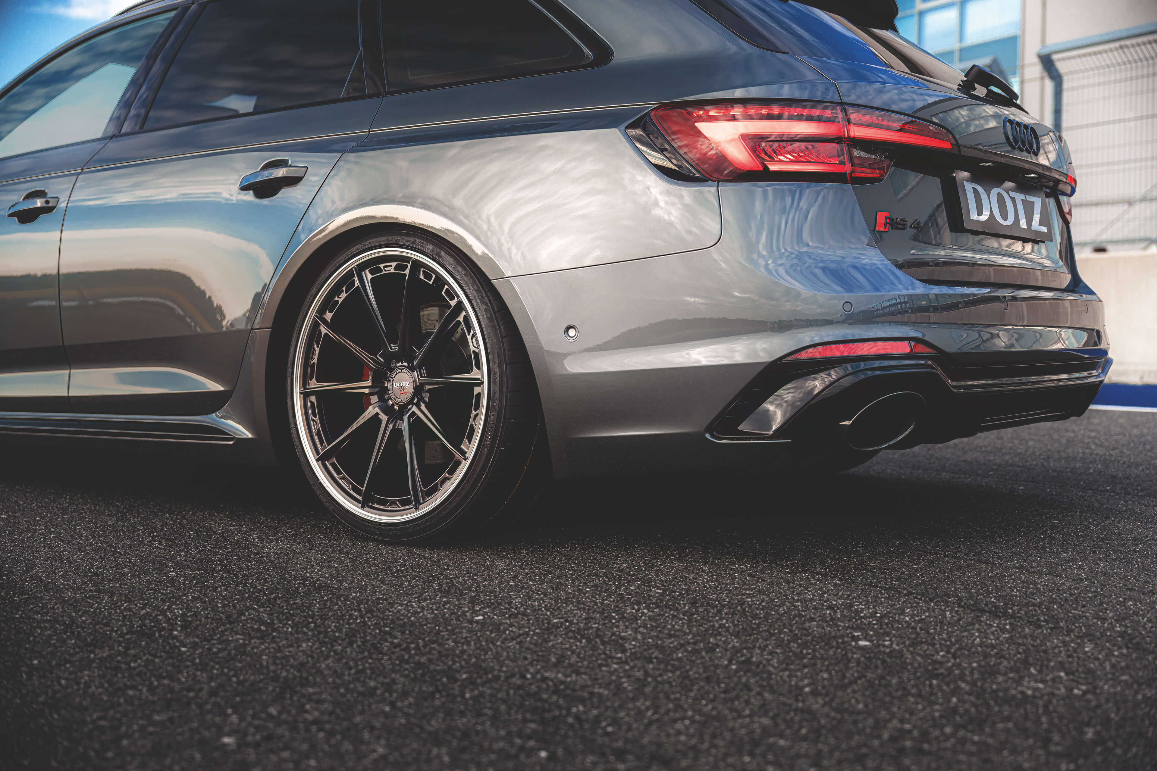 DOTZ Sonoma dark AUDI RS4 Heck