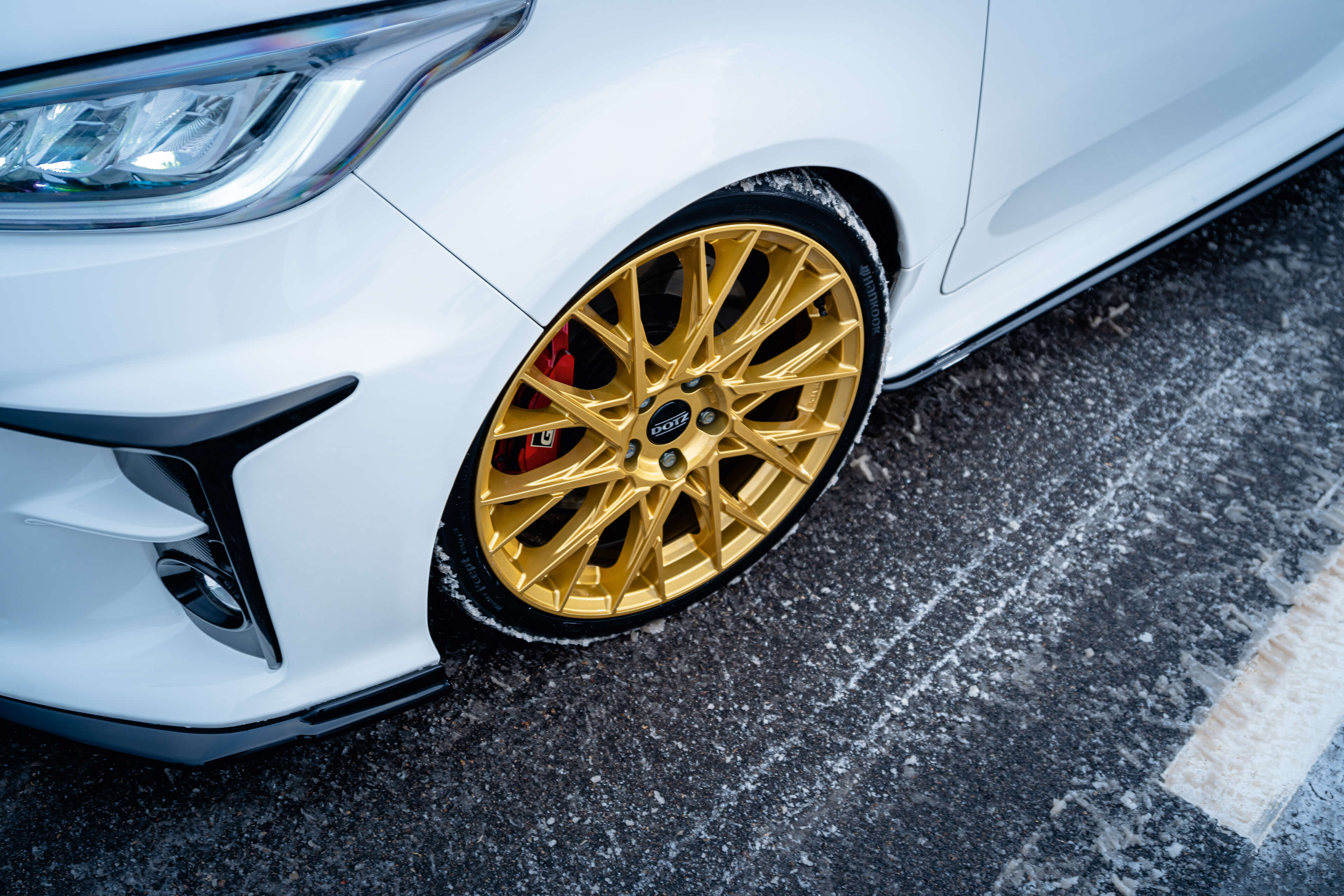 DOTZ Fuji gold Toyota Yaris GR Nahaufnahme