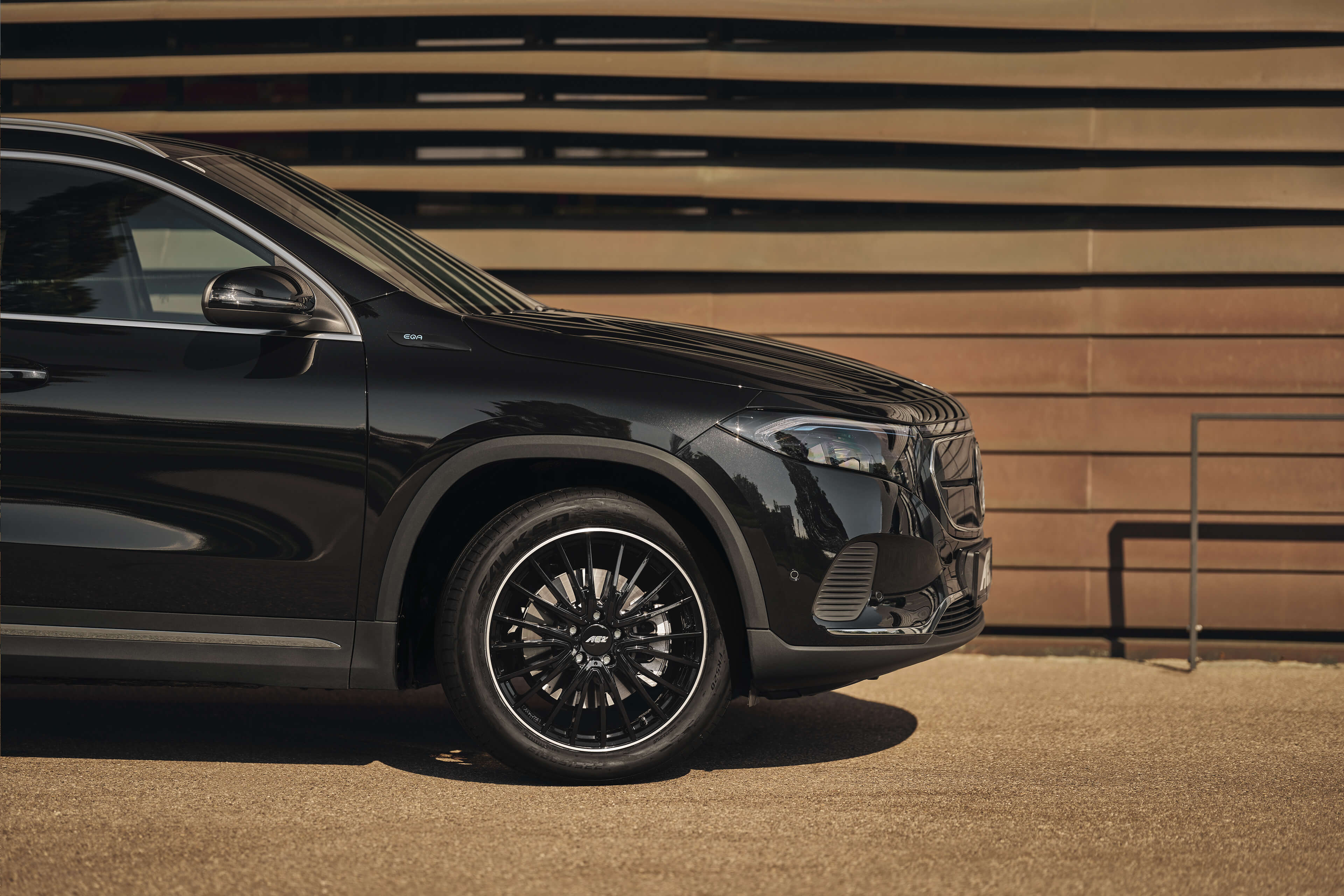 AEZ Berlin black Mercedes EQA Seite
