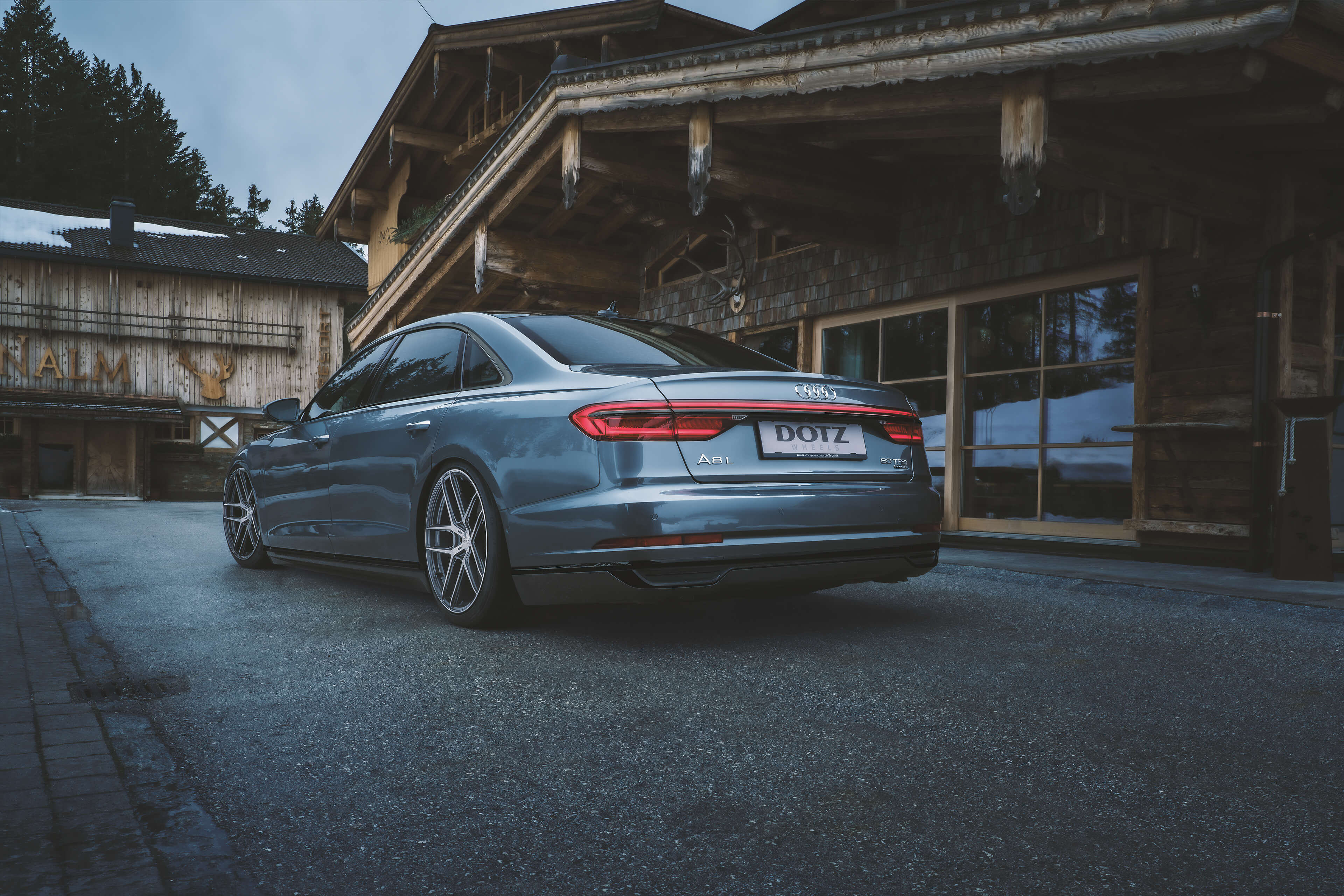 DOTZ LagunaSeca dark Audi A8 Heck