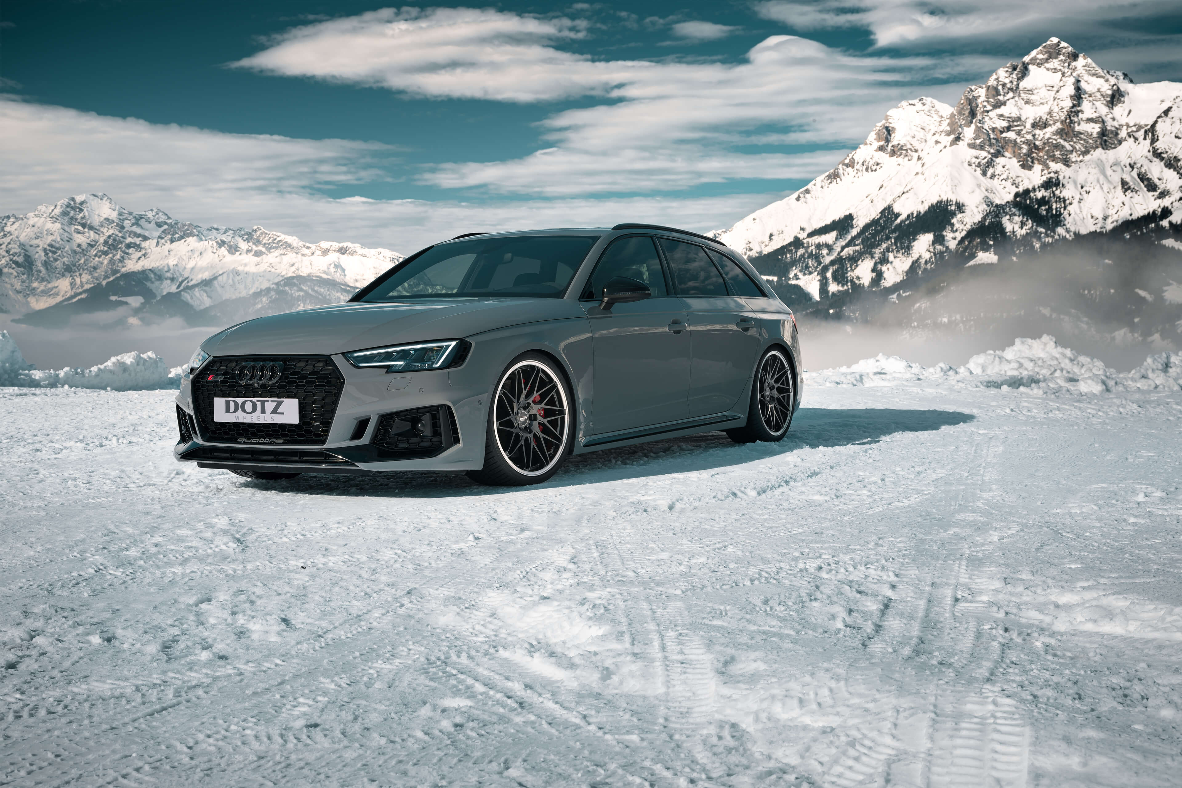 DOTZ Tanaka dark Audi RS4 frontal