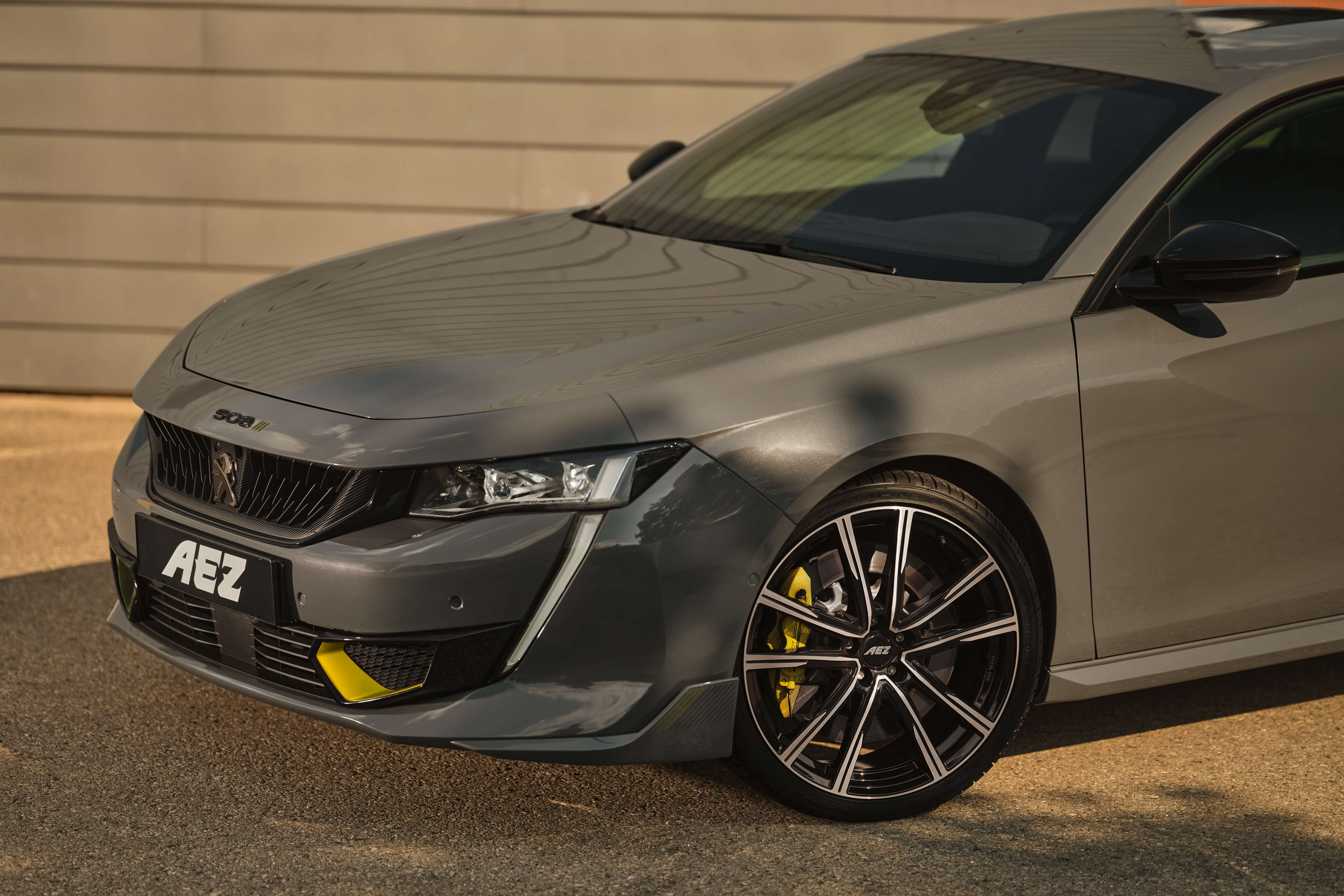 AEZ Montreal dark Peugeot 508 Frontal
