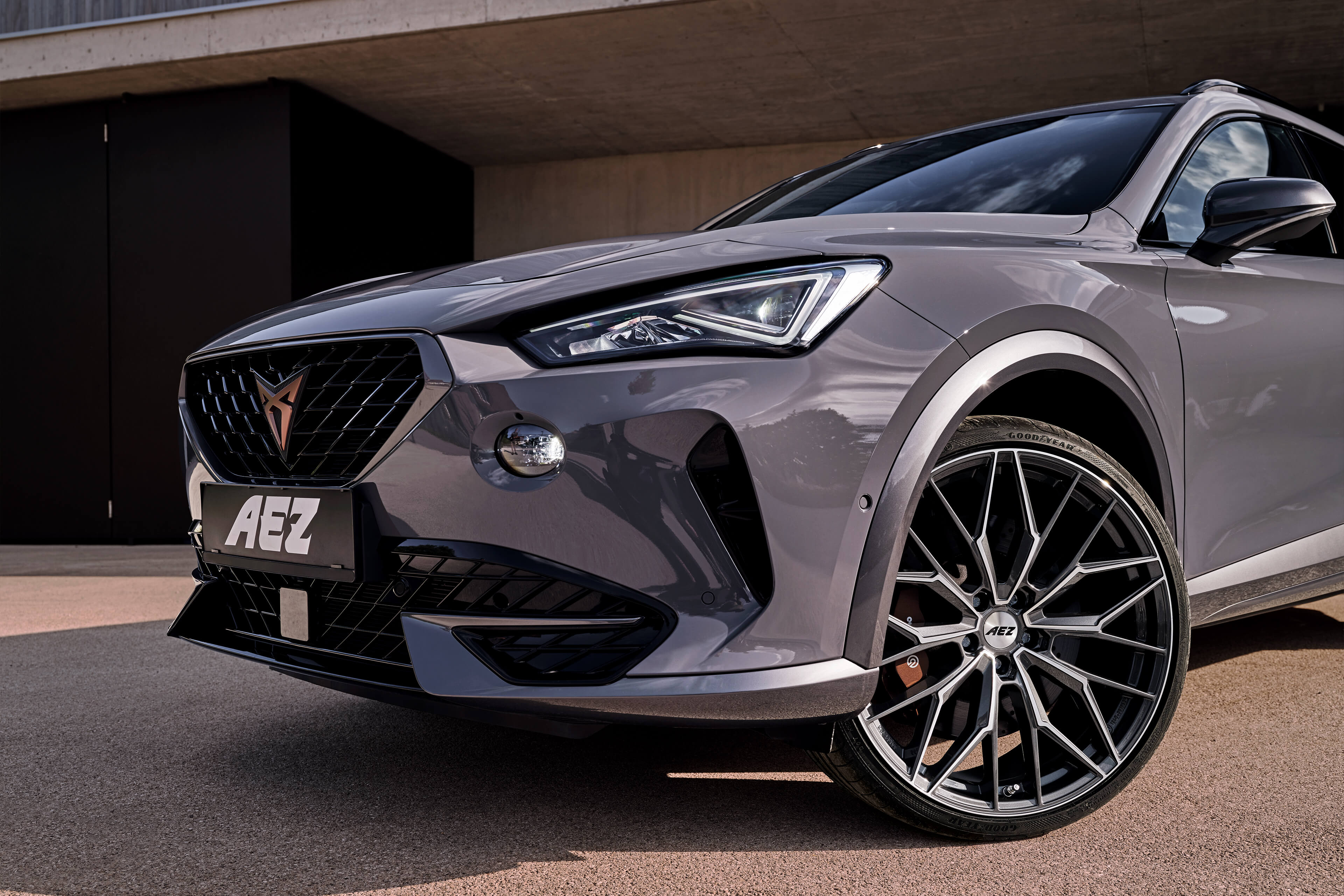 AEZ Porto dark Cupra Formentor Frontal