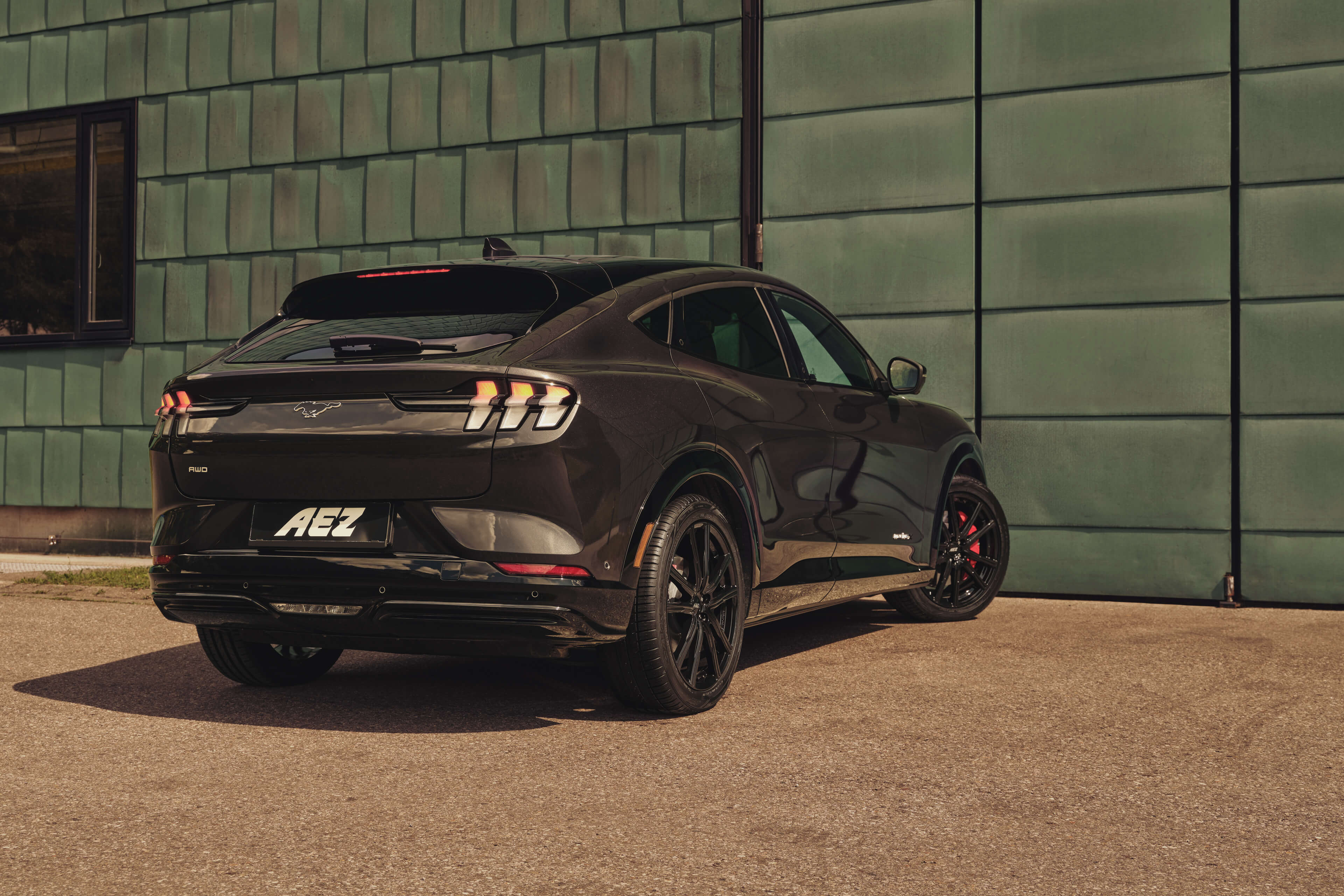 AEZ Montreal black Mustang Mach E Heck