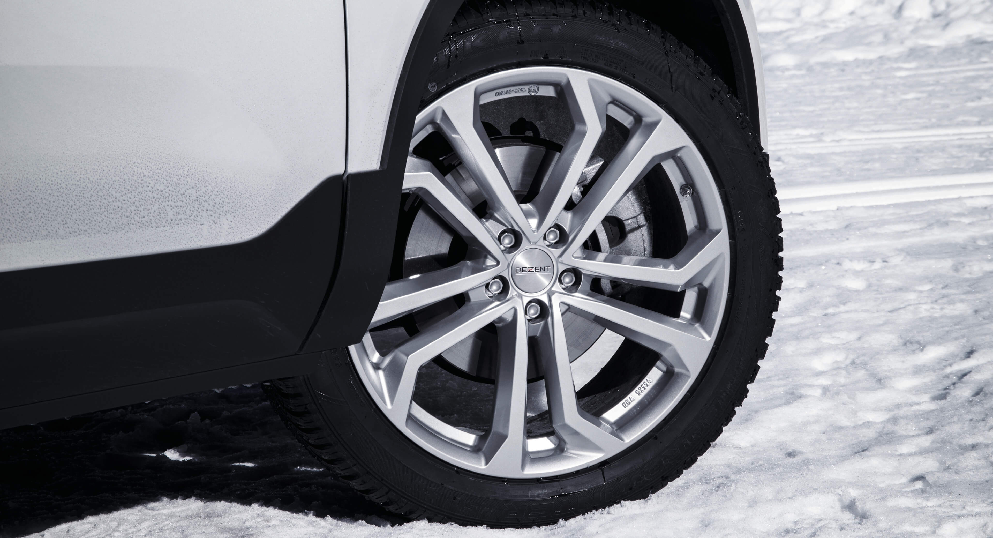 DEZENT TA silver Volvo XC40 Seite