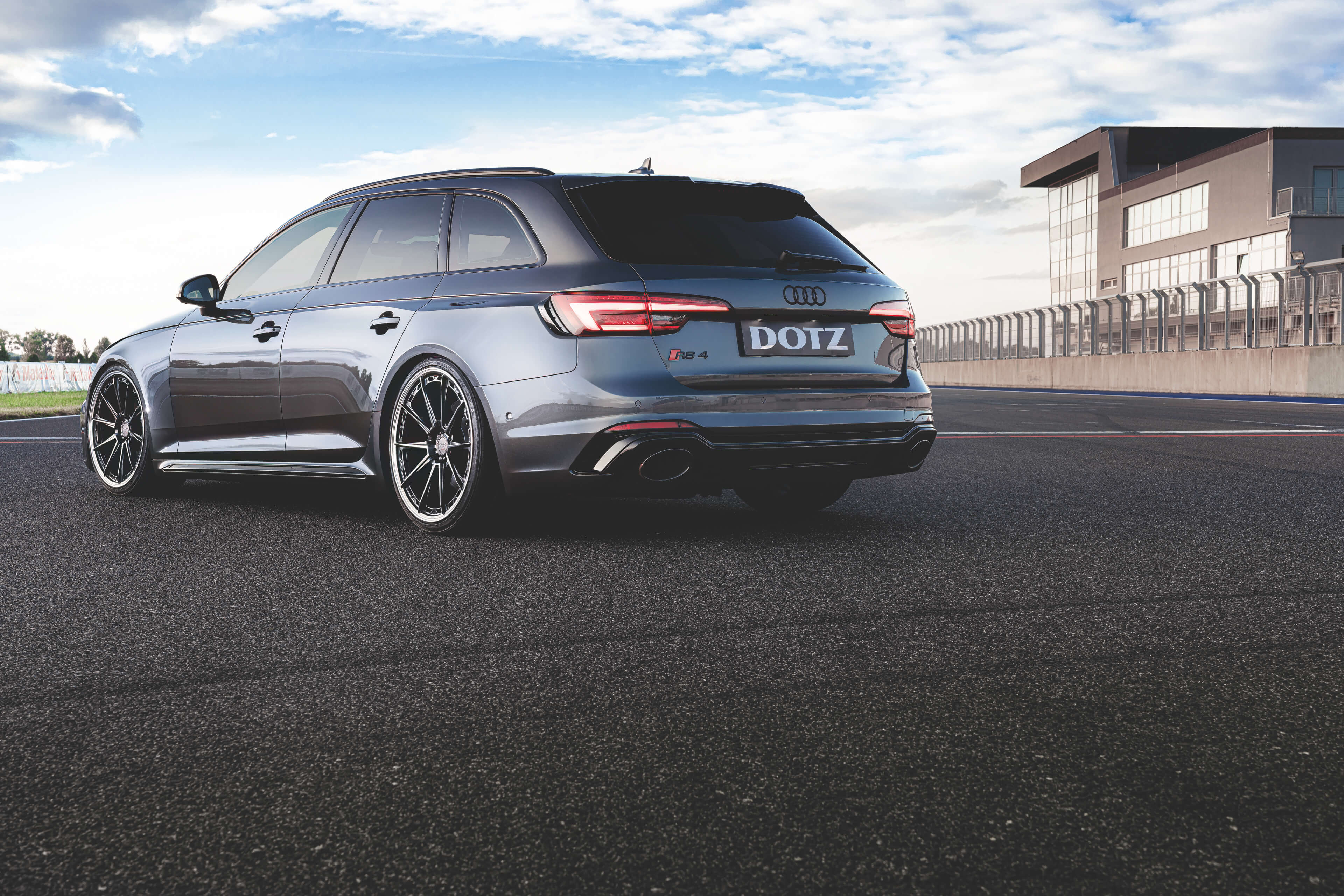 DOTZ Sonoma dark AUDI RS4 Heck