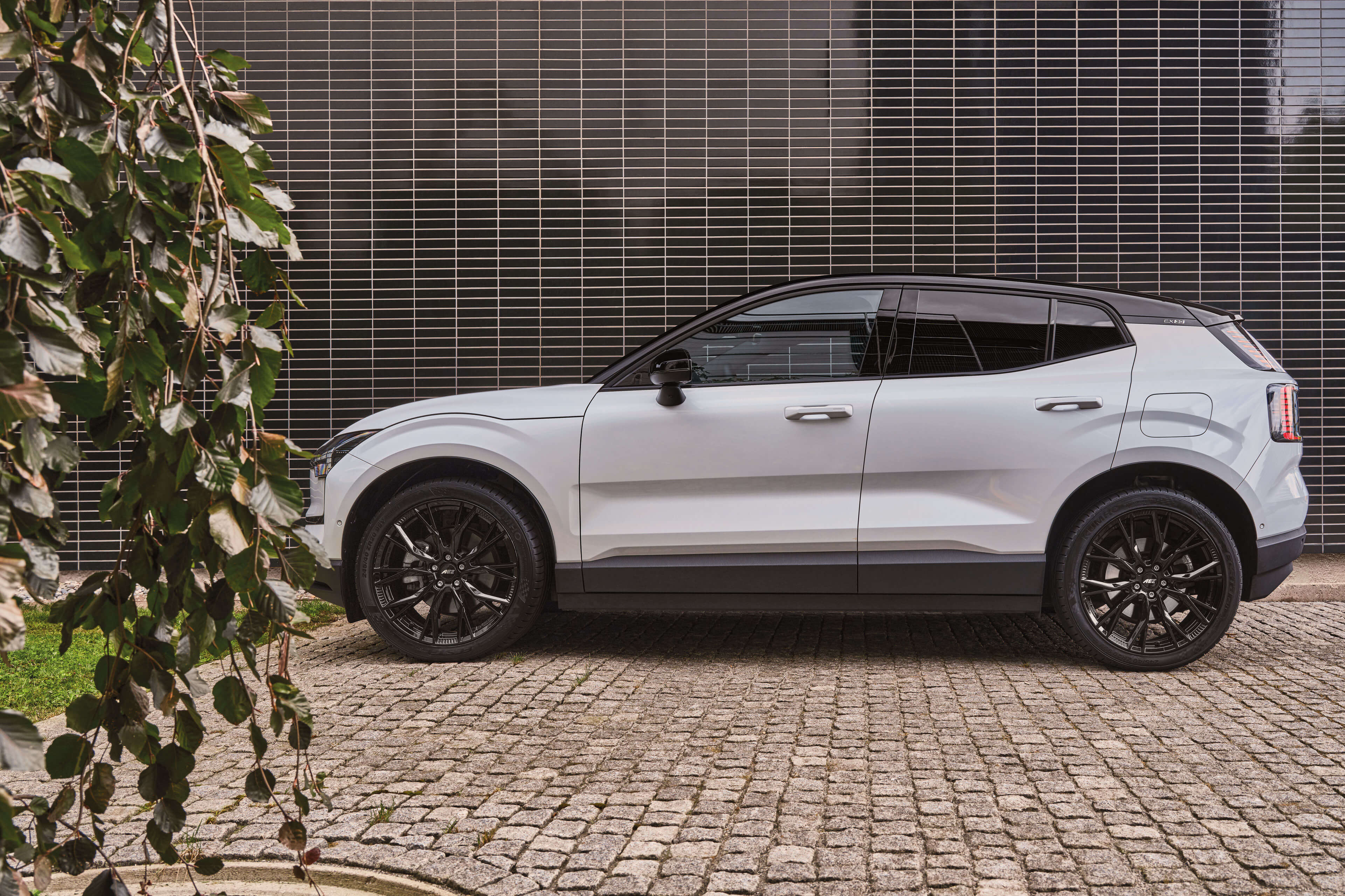 AEZ Toronto black Volvo EX30 Seite